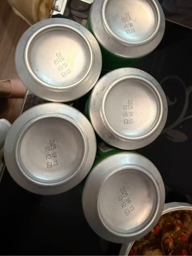 美团买了一箱啤酒过期了，美团客服说退我钱补张10块优惠券，商家不承认说我调包咋搞？0 / 作者:山水有相逢吧 / 