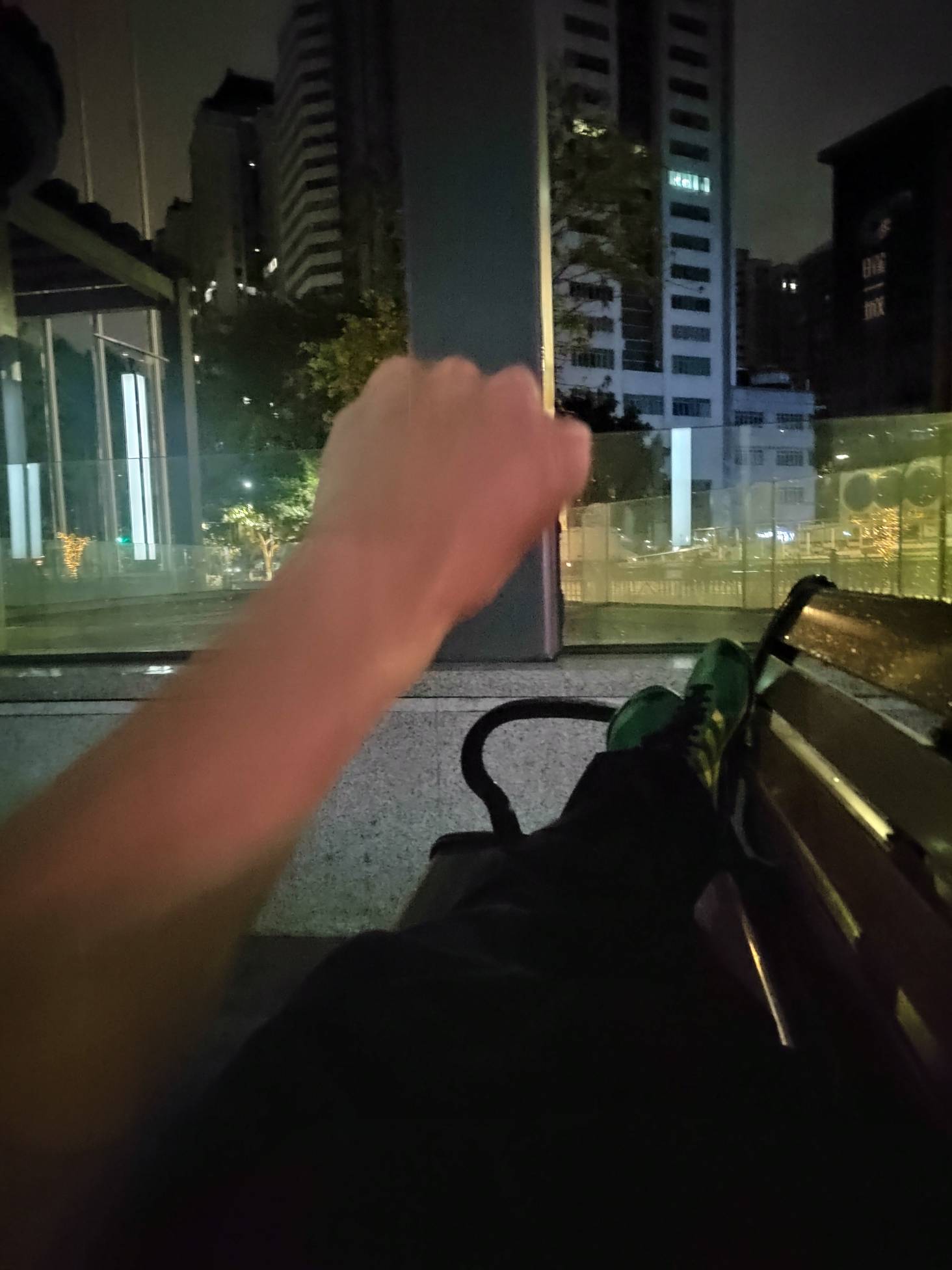晚安，老哥们。 醒来希望有大毛


97 / 作者:林伯不卖菠萝鱼 / 