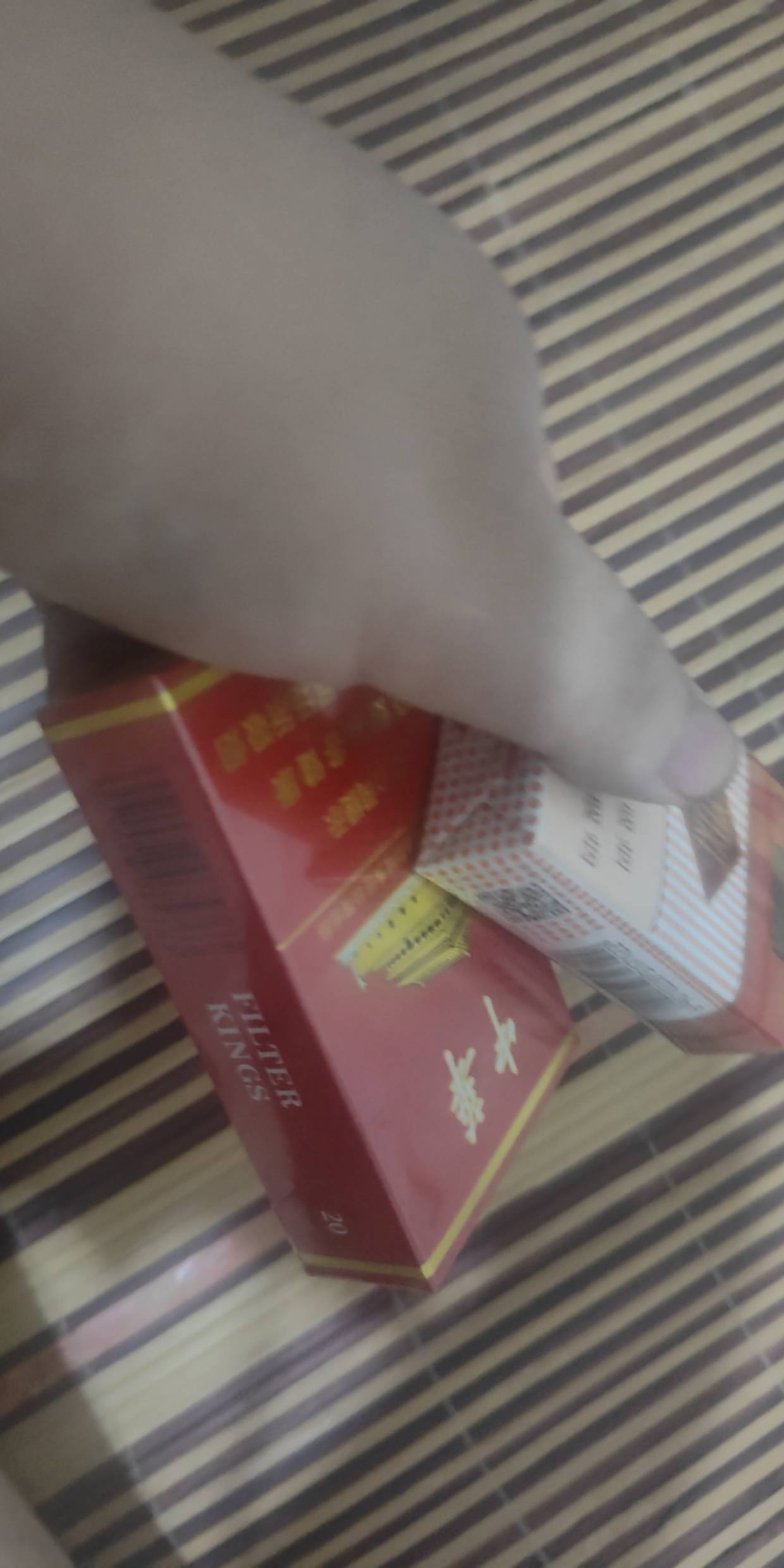 抽烟

28 / 作者:还jjj / 