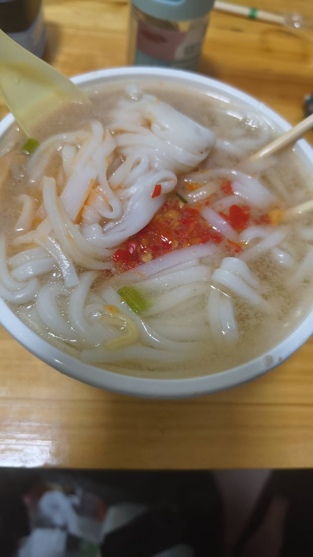 吃一碗挂币汤粉，做卡农最靓的仔

1 / 作者:挂比了救我鸭 / 