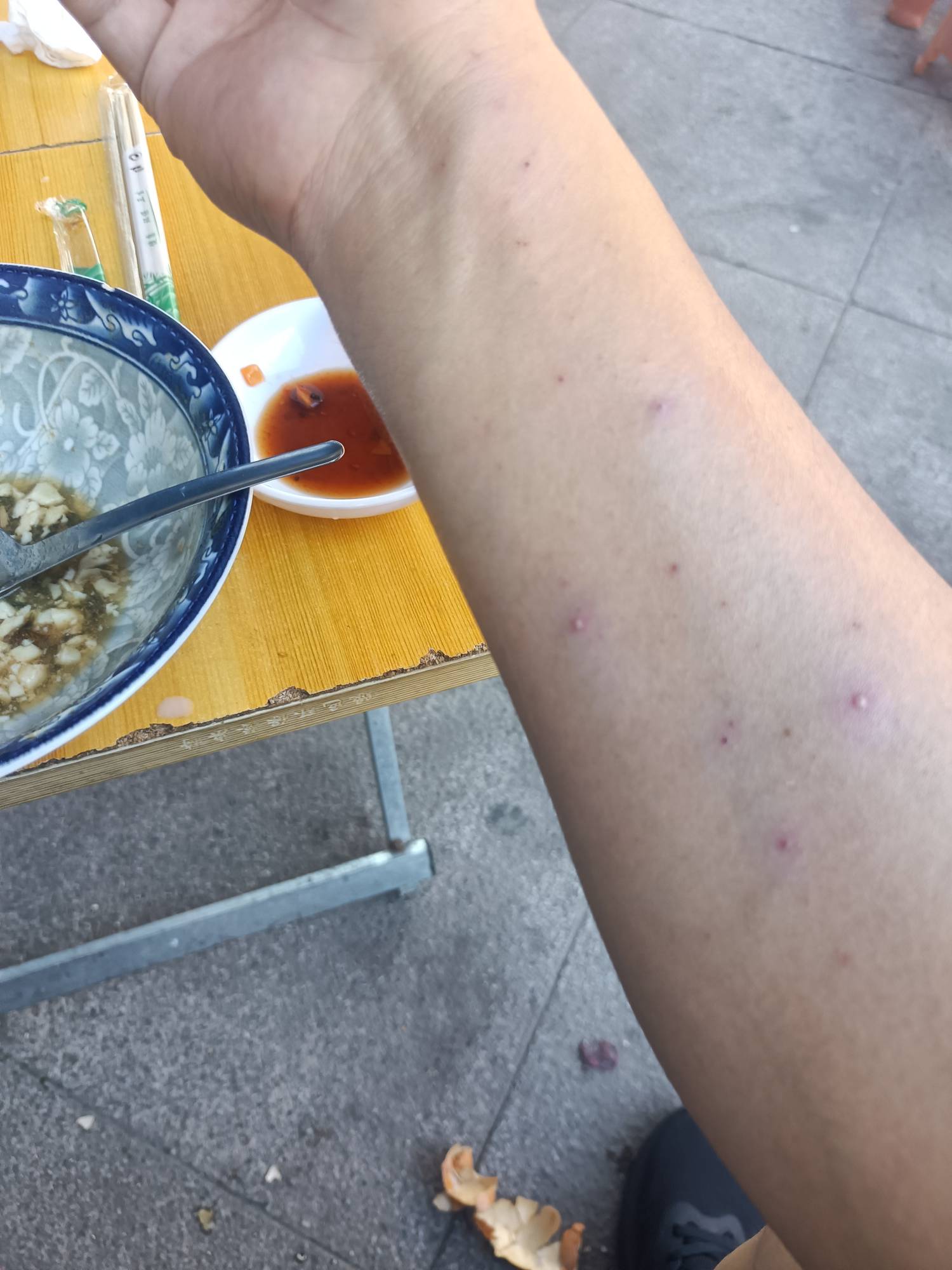 吃个早饭浑身是汗

80 / 作者:生蚝熟了 / 