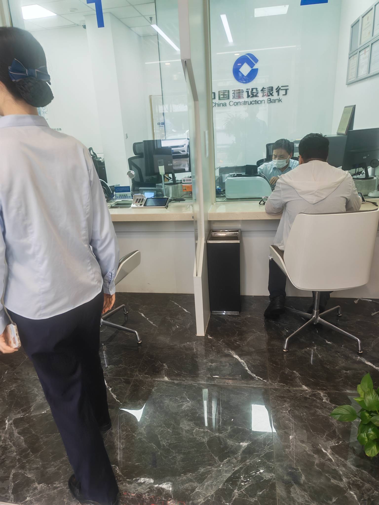 换号业务卡号没变？这业务员一顿操作猛如虎给我开了开源证券


22 / 作者:你我已入账 / 