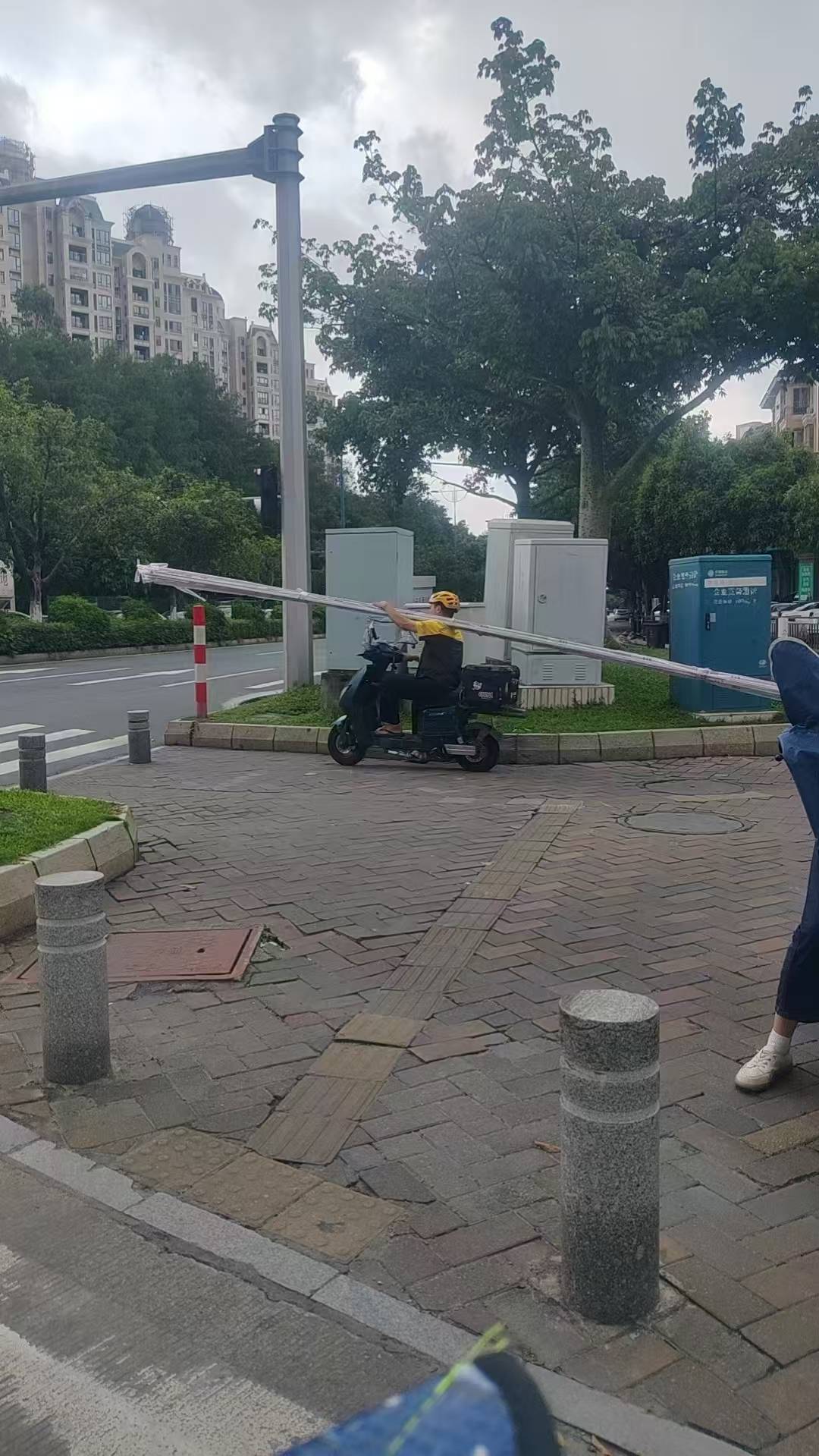 一肩扛，一手开，钱给够房子都给你扛走

51 / 作者:撸毛小王子 / 