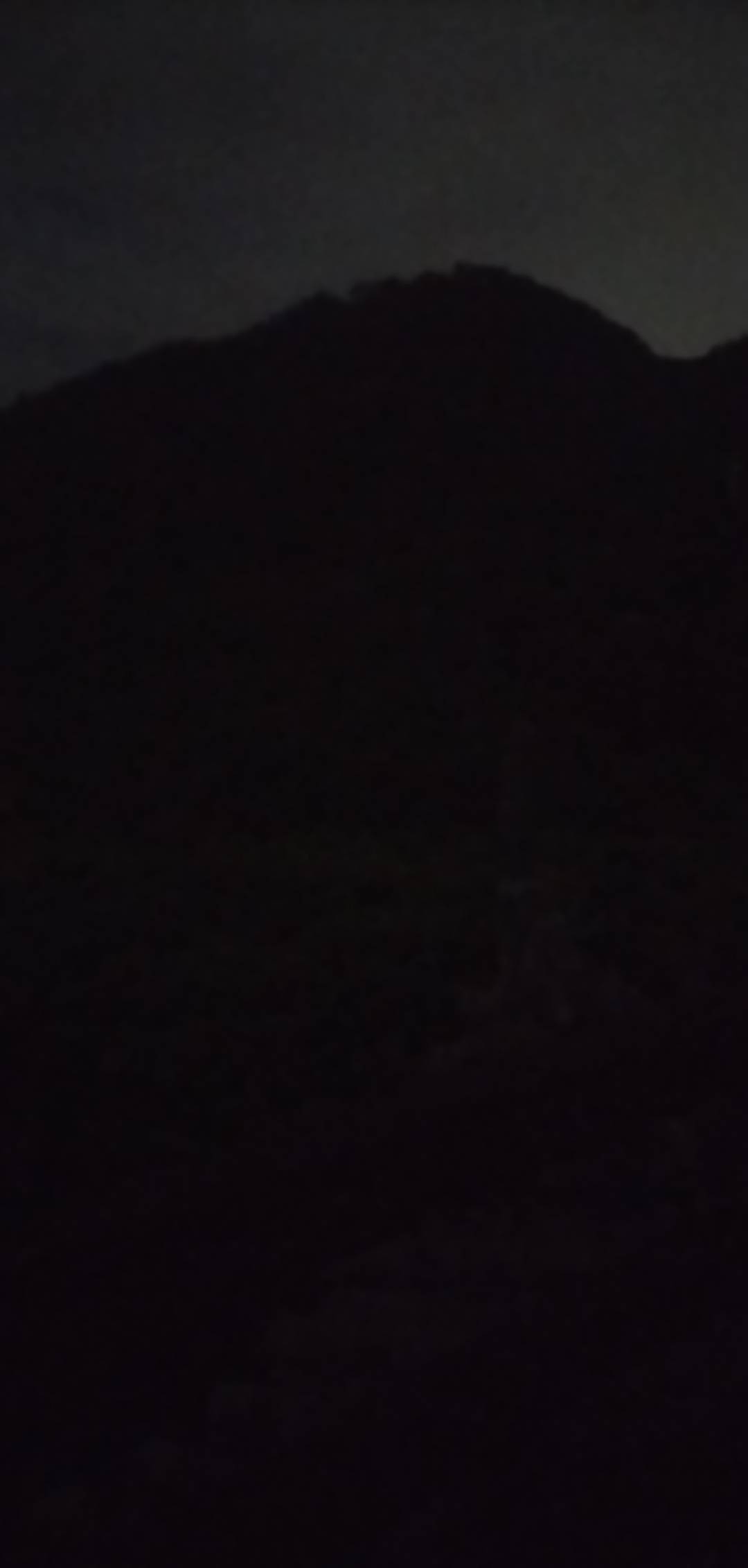 @小艺 自己看我刚邮储没领到，挂壁森林公园凉亭，我都没天天来这找老哥团，别人老哥不54 / 作者:此去经年不识 / 