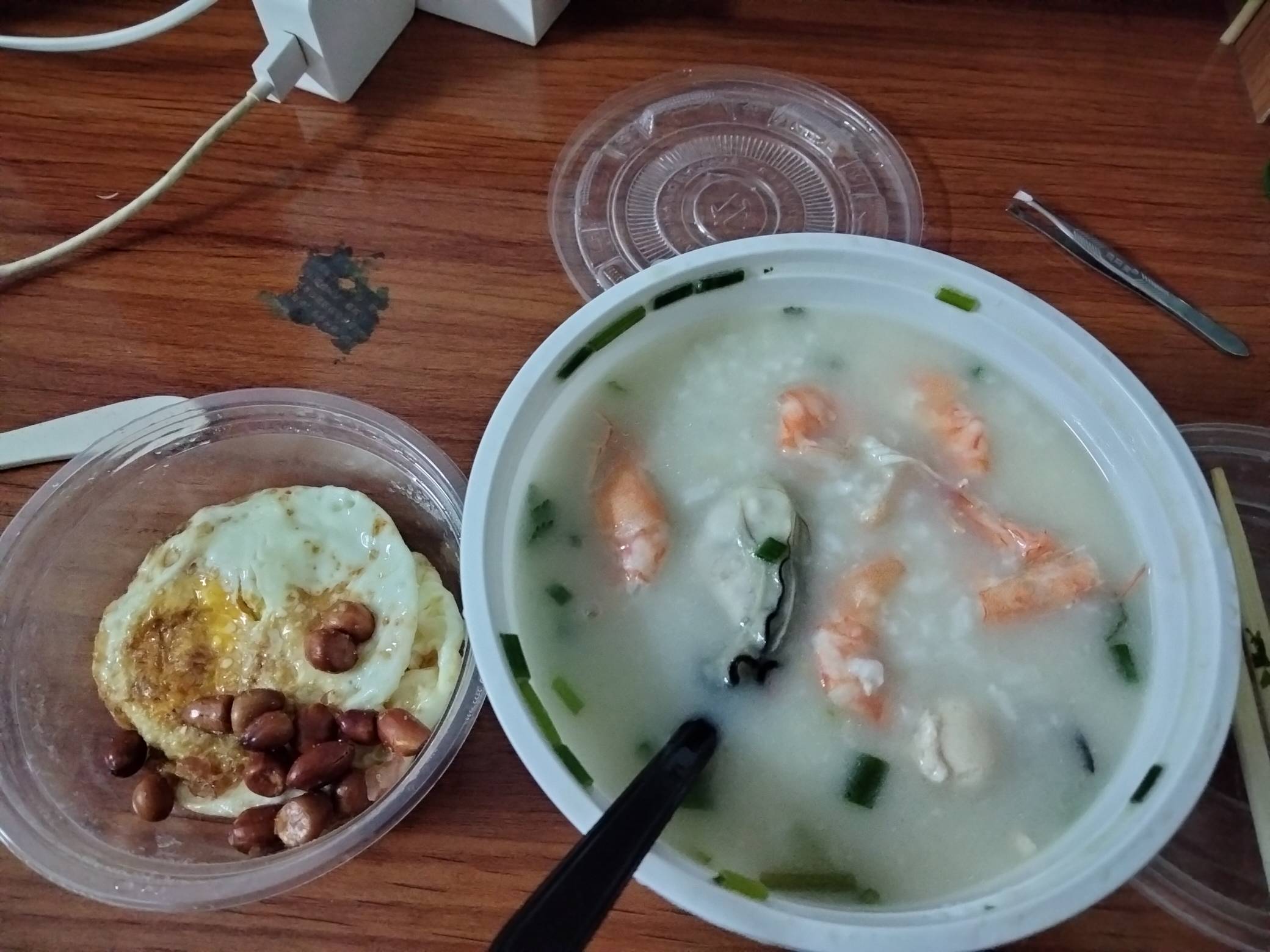 今晚邮政鲁的25毛已经点上了夜宵，海虾生蚝粥加两个煎蛋，老哥们记得对自己好点

74 / 作者:君子之交淡如水 / 