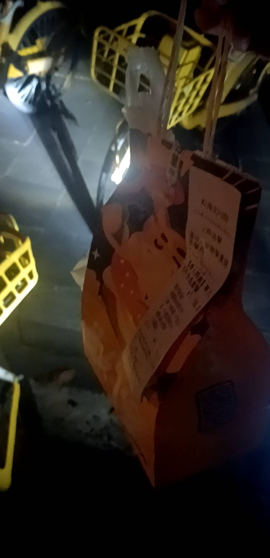 我都取货了这大哥突然取消订单了，夜宵又的吃了，平台还补偿了三毛，东边不亮西边亮！50 / 作者:踩女孩的小蘑菇 / 