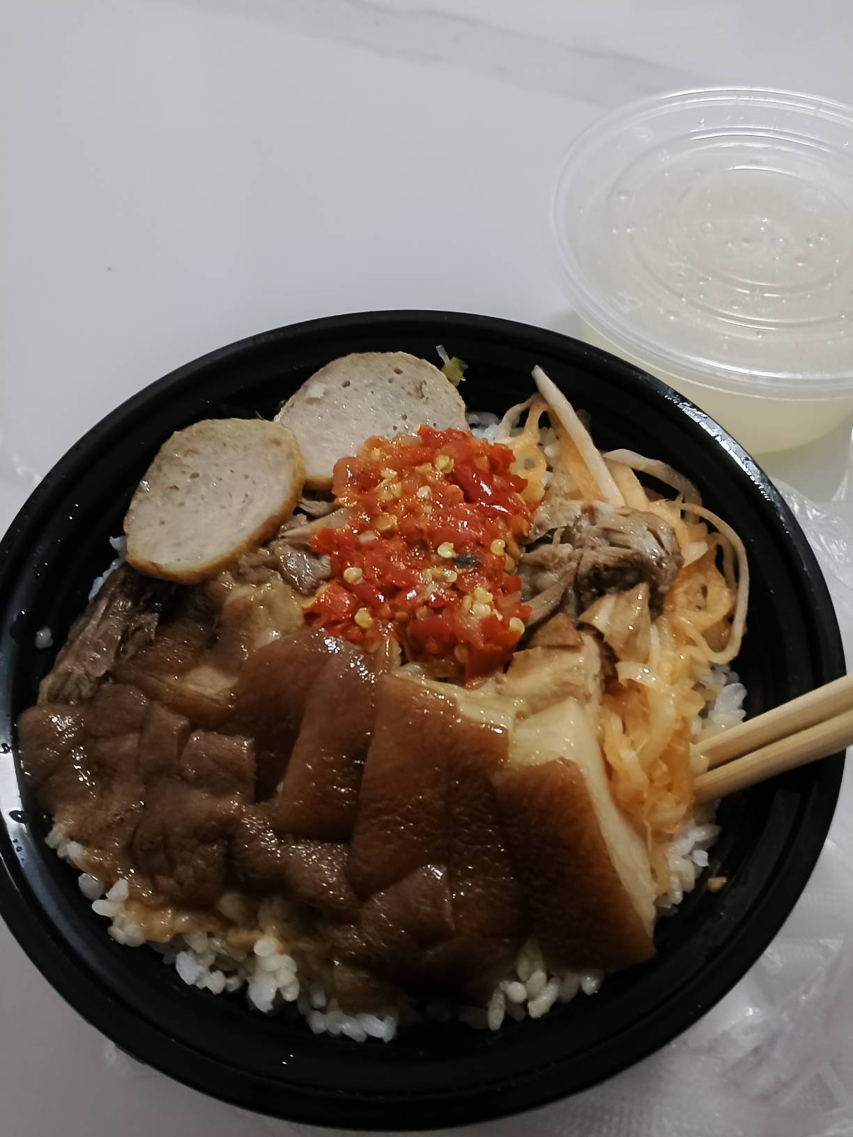 泪水打湿猪脚饭还是得去找份工作续命

0 / 作者:一条小麻蛇啊 / 