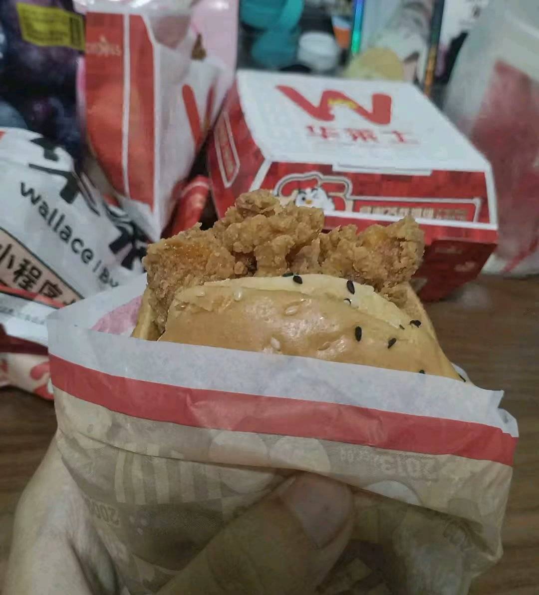 点个华莱士吃出鸡头来:)了恶心


86 / 作者:苏哈哥 / 