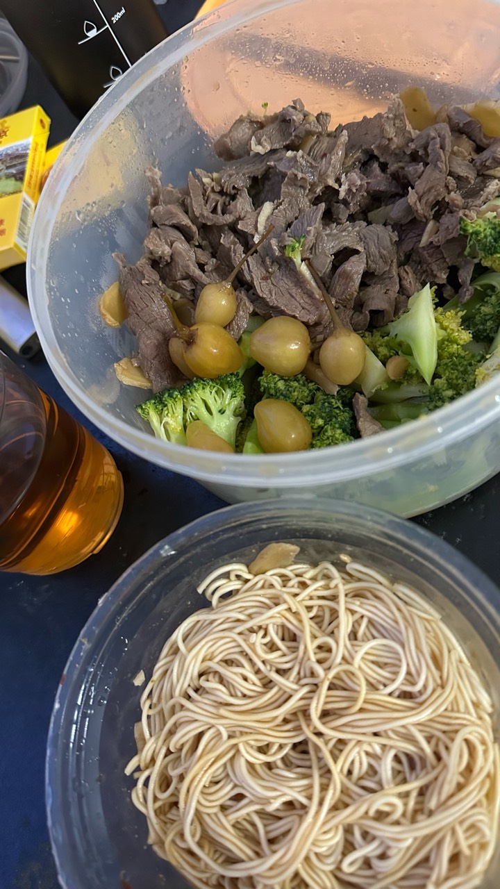 要多吃肉老哥

100 / 作者:不知明的靓仔 / 