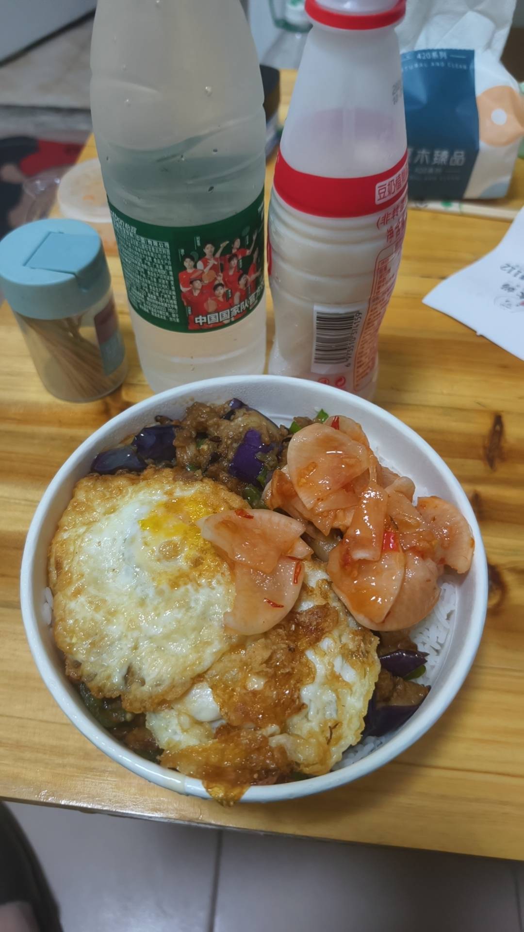 吃饭了吗老哥们？生活条件提升了，加了两个蛋


46 / 作者:挂比了救我鸭 / 