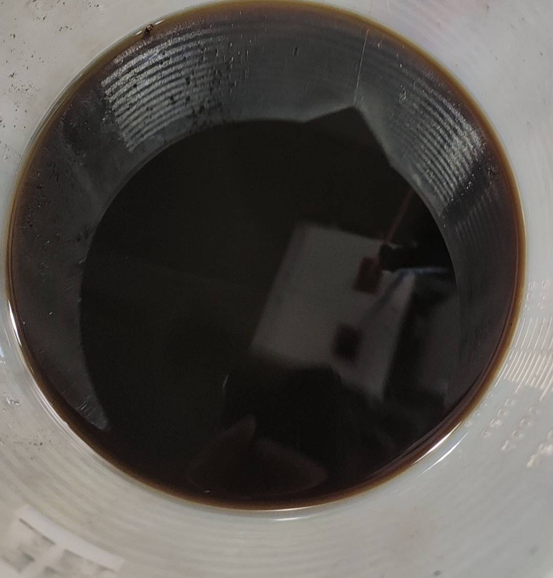 老哥们今天去把车的变速箱油换了 这是换下来的油感觉如何 现在体验就感觉起步顿挫少了50 / 作者:昂xo123 / 