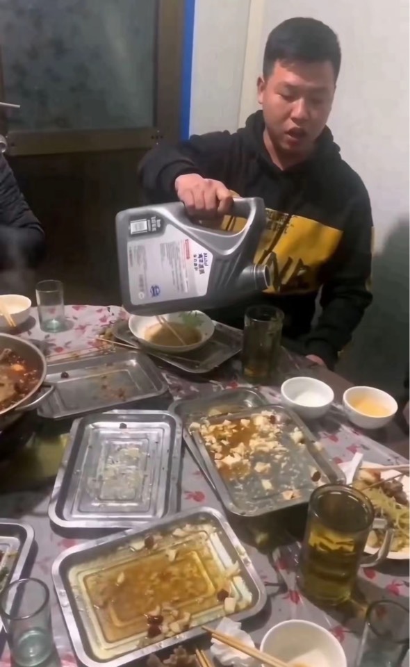 老哥喝点好的

64 / 作者:不知明的靓仔 / 
