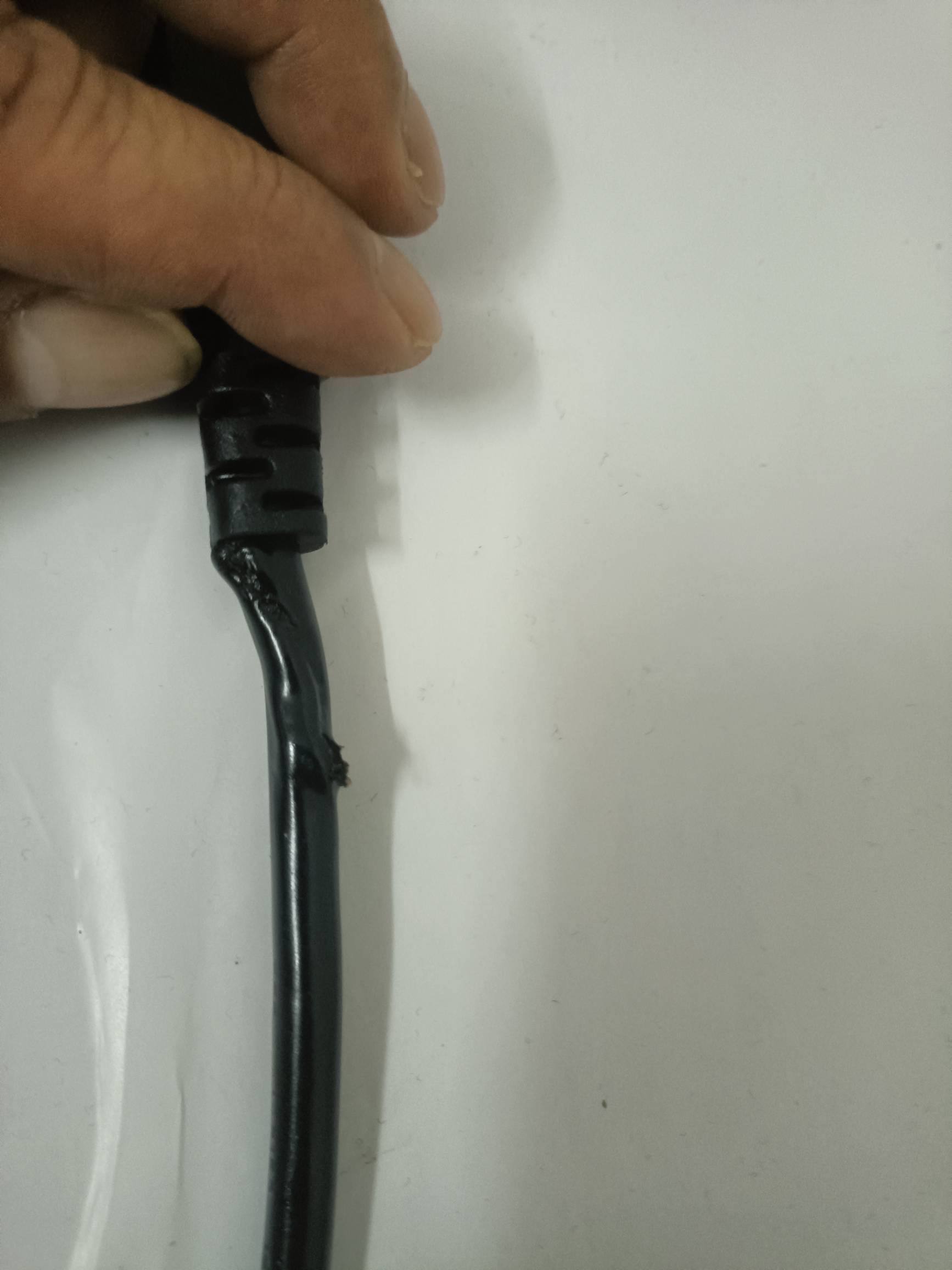 买了个电炒锅,锅盖漏电,电线也过热烧坏了,能向商家要多少?


1 / 作者:追风的少年啊啊 / 