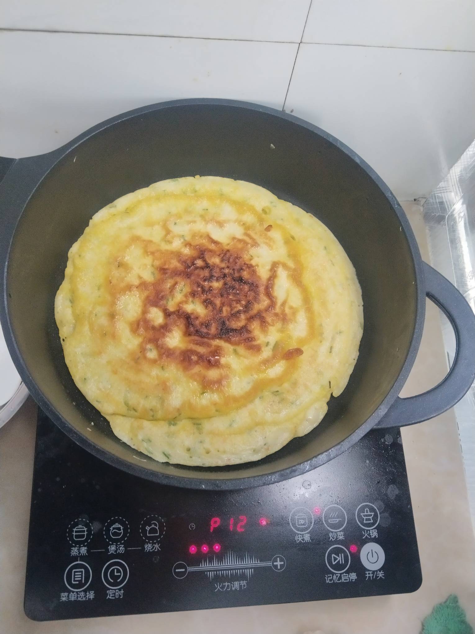 买了个电炒锅,锅盖漏电,电线也过热烧坏了,能向商家要多少?


55 / 作者:春暖花开❗ / 