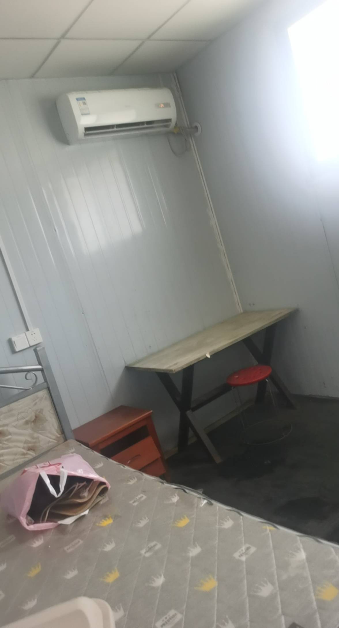 热受不了了    180挂壁房

11 / 作者:你是土狗 / 