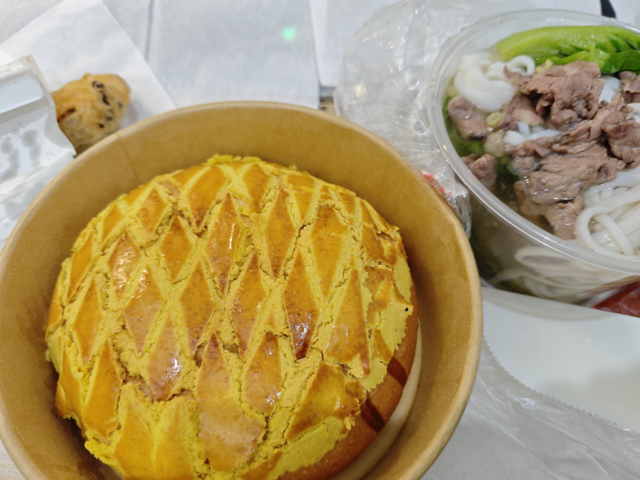 小艺，我买了你最爱吃的牛肉菠萝包，可惜你已不在，呜呜呜～
八月五忆卡农老哥
菠萝包71 / 作者:卡农探花 / 