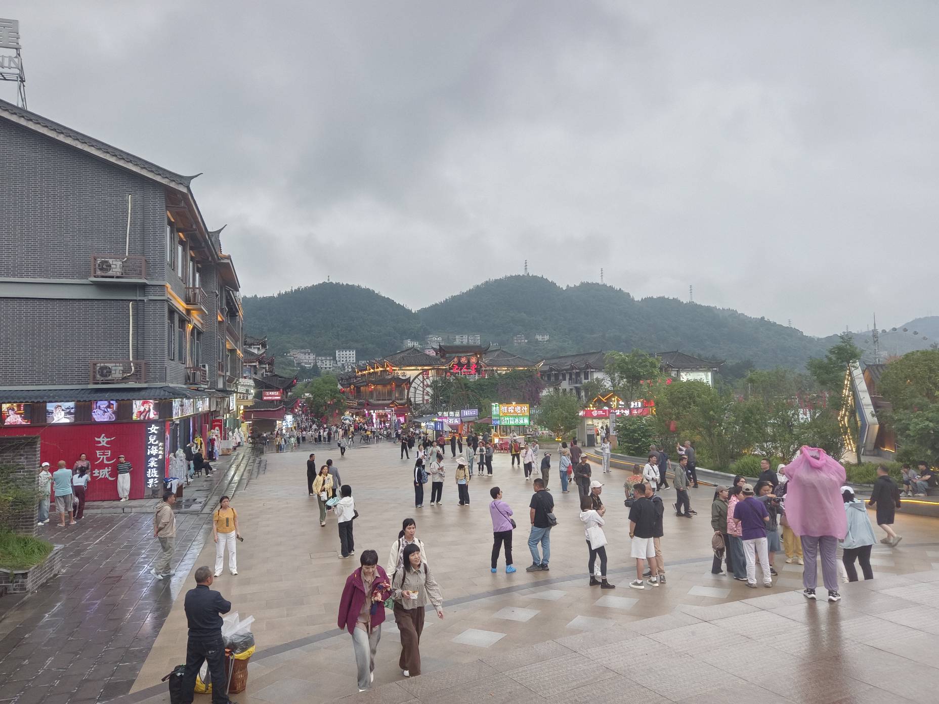老哥们 想租几台苹果11那个平台好一点

83 / 作者:晨光啊 / 