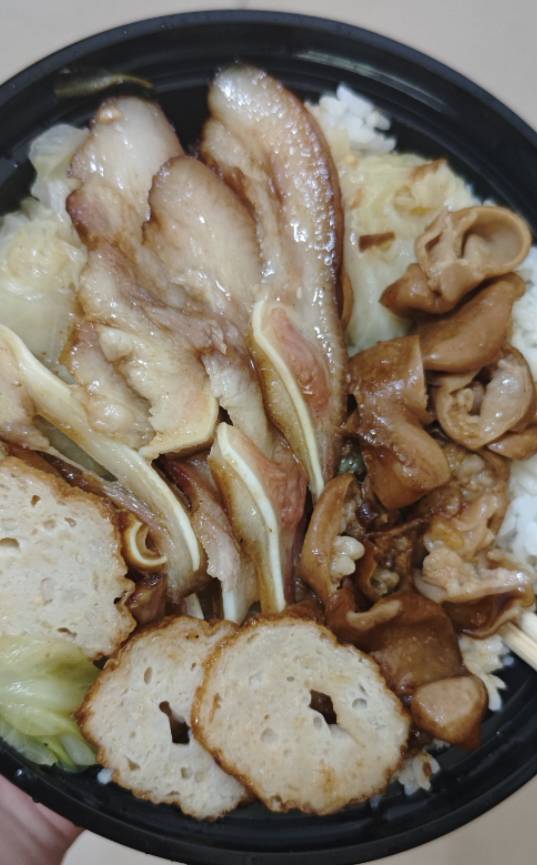 吃饭，一碗隆江猪脚饭，吃出男人的浪漫。

90 / 作者:撸毛小王子 / 