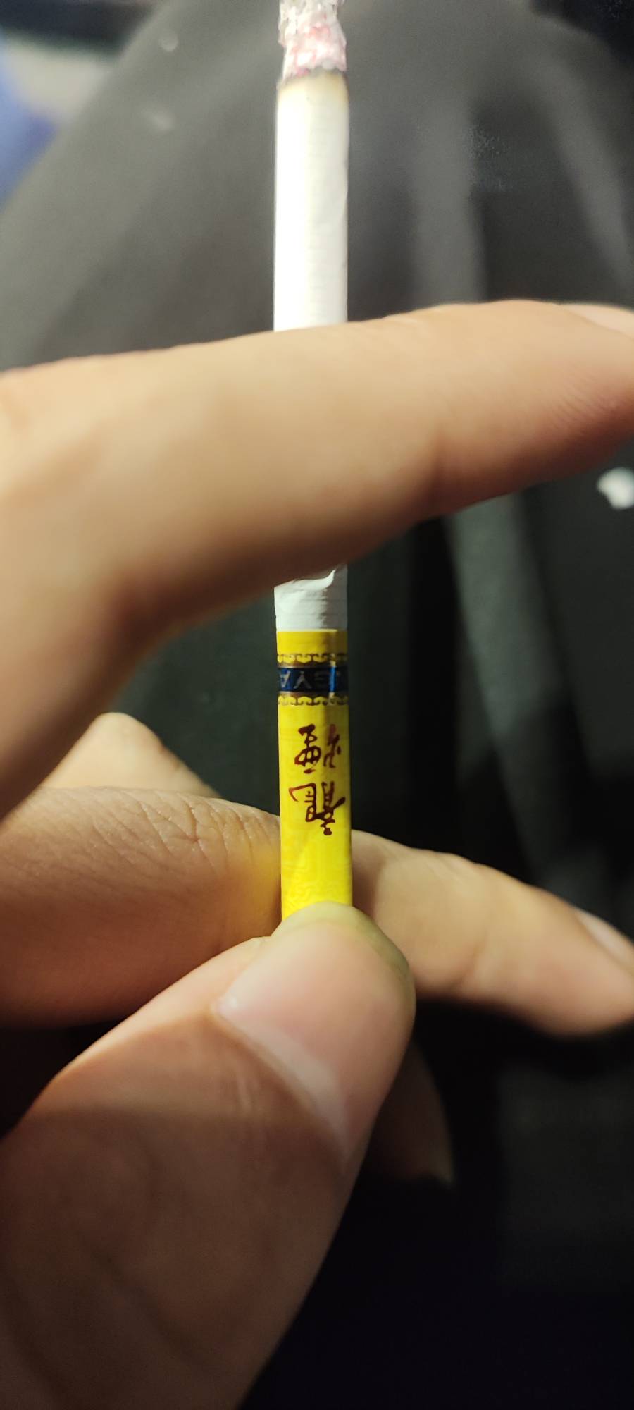一位很漂亮的小j姐给的一跟口粮，这个值多少，太贵的话不舍得抽

81 / 作者:39岁挂壁老大哥 / 