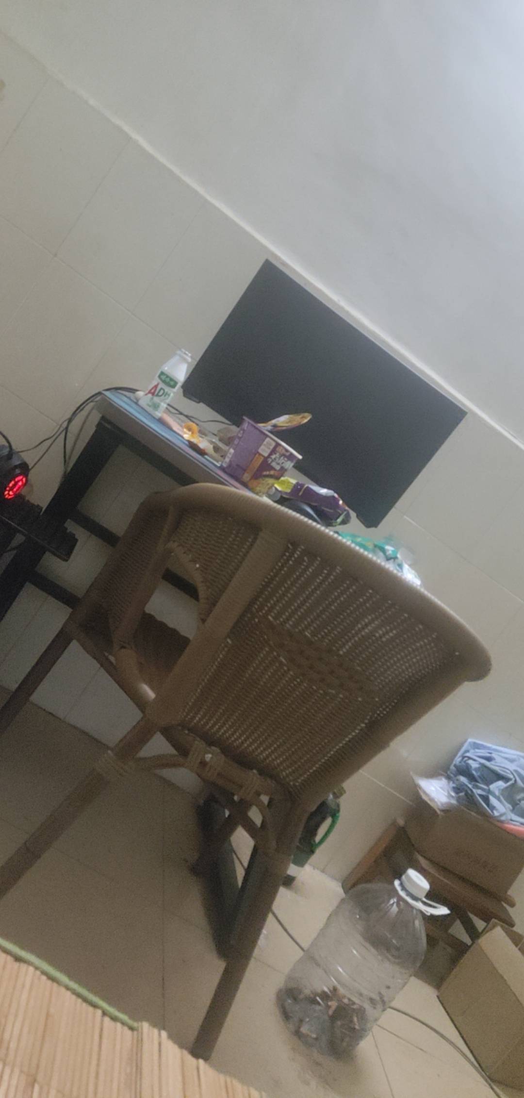 老哥们你们一般无聊干嘛 挂壁出租房有电脑有空调 但是好无聊刷抖音也刷腻了


100 / 作者:啦啦啦啦啦乖乖 / 