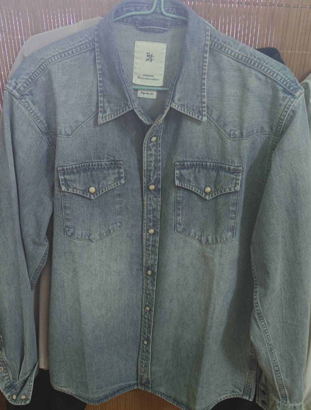 这种牛仔衣服看起来真的很老气吗

23 / 作者:撸毛小王子 / 