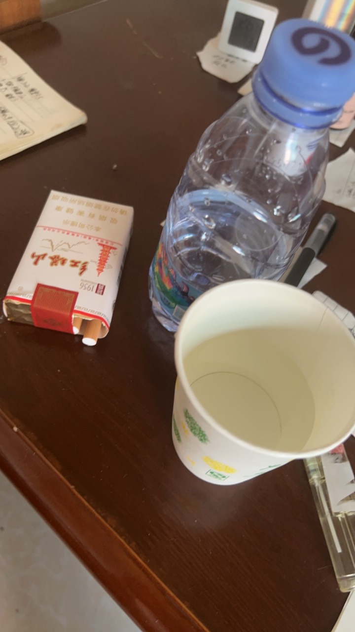 已经猜到有人买了100个了 
如果是本地发货安装
到家安装的时候又要你再付元子
哈哈哈
66 / 作者:小熊科技 / 