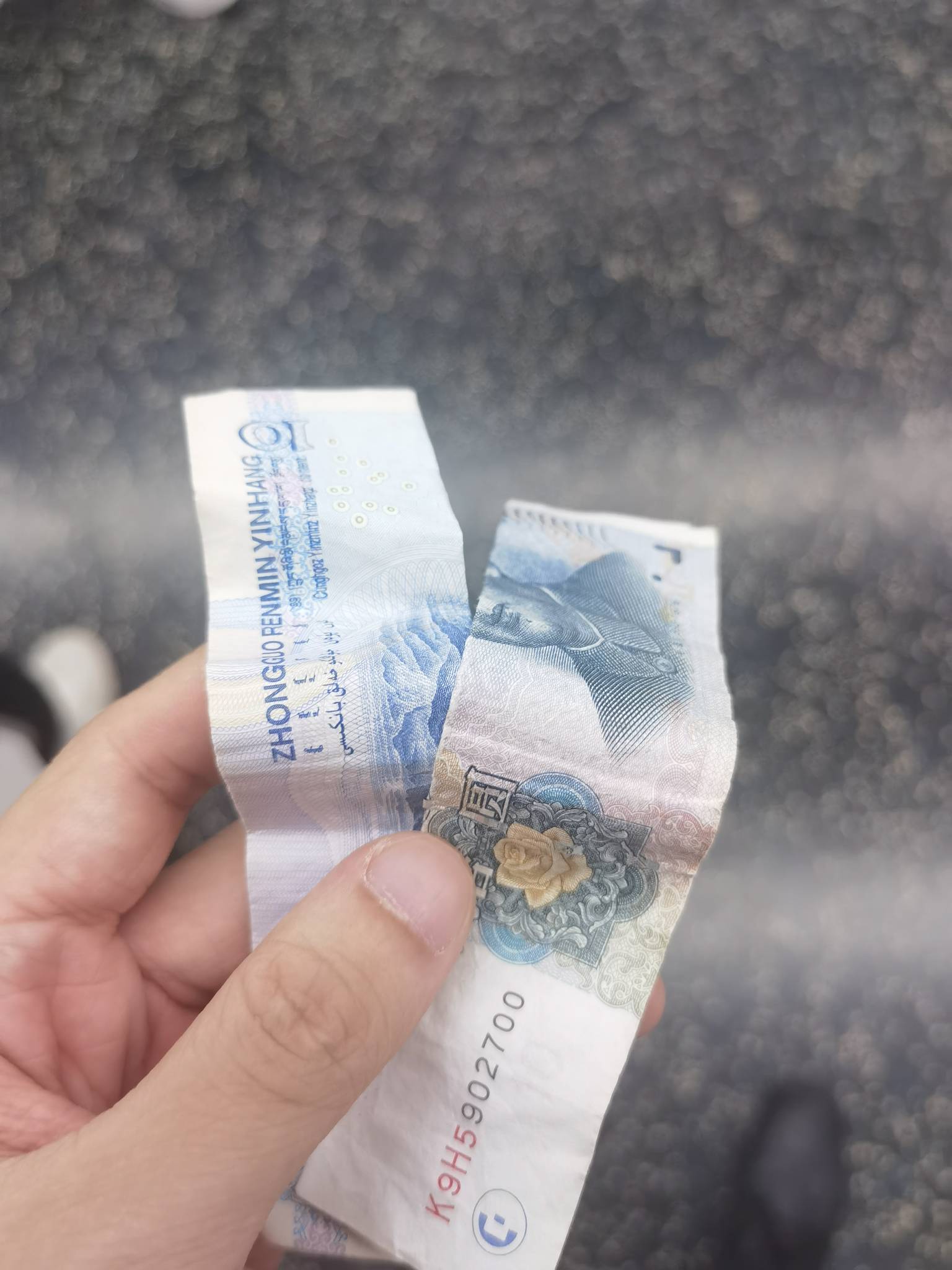 哈哈，老哥们，好爽，住的挂壁青旅，昨天捡了20块，刚刚又在洗衣机捡了30块。
昨天早36 / 作者:东八区大佬 / 