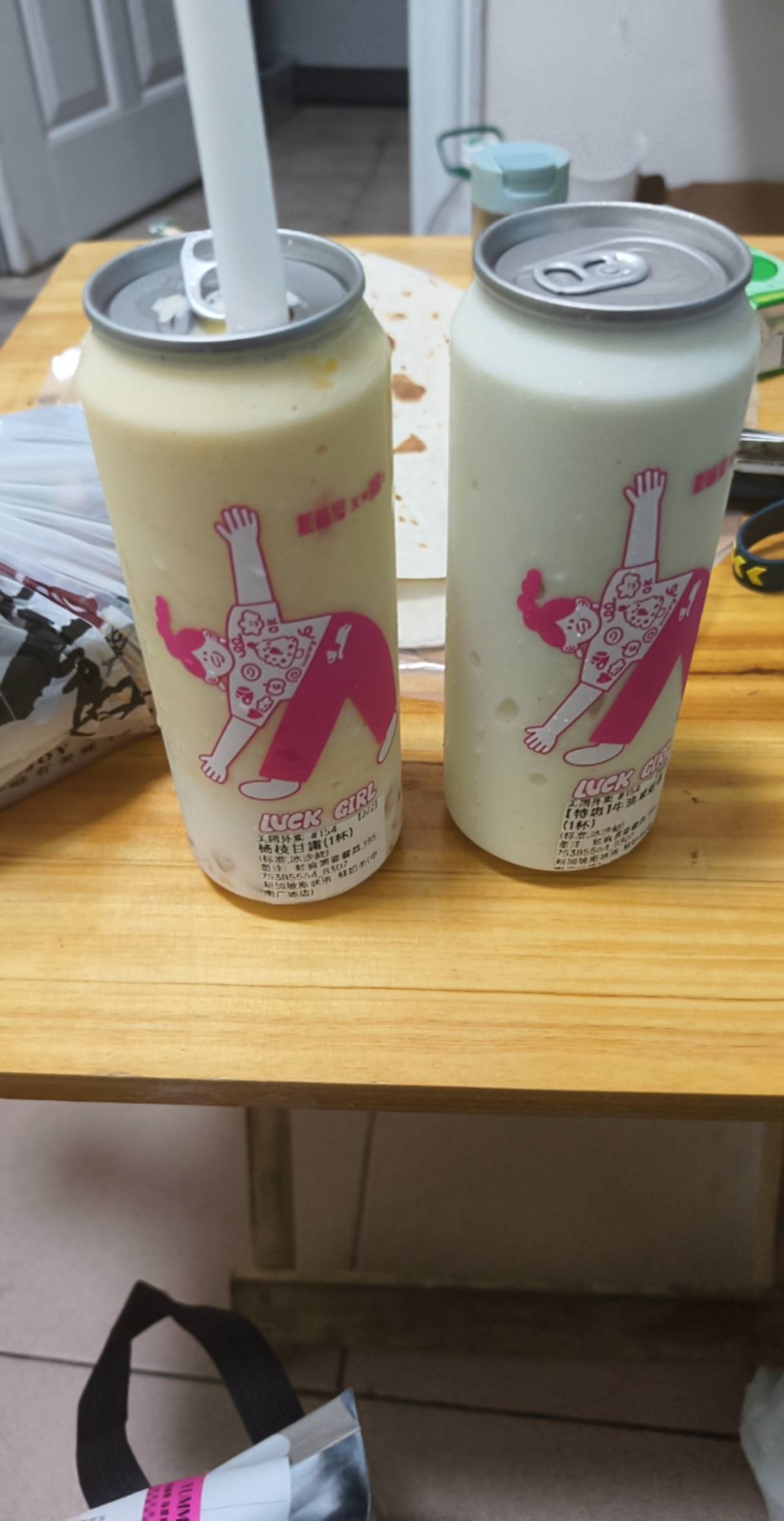 没有对象奶茶都是喝两个，你们羡慕去吧

32 / 作者:挂比了救我鸭 / 