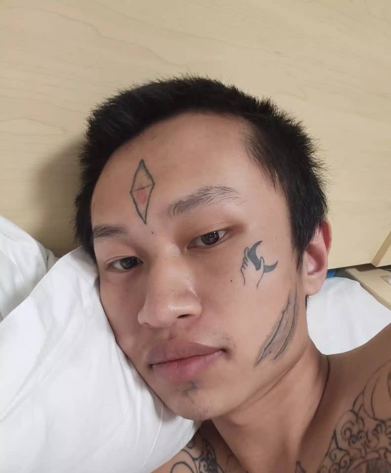 好喜欢画龙刻凤的精神小妹



7 / 作者:番禺成熟稳重的挂壁仔 / 