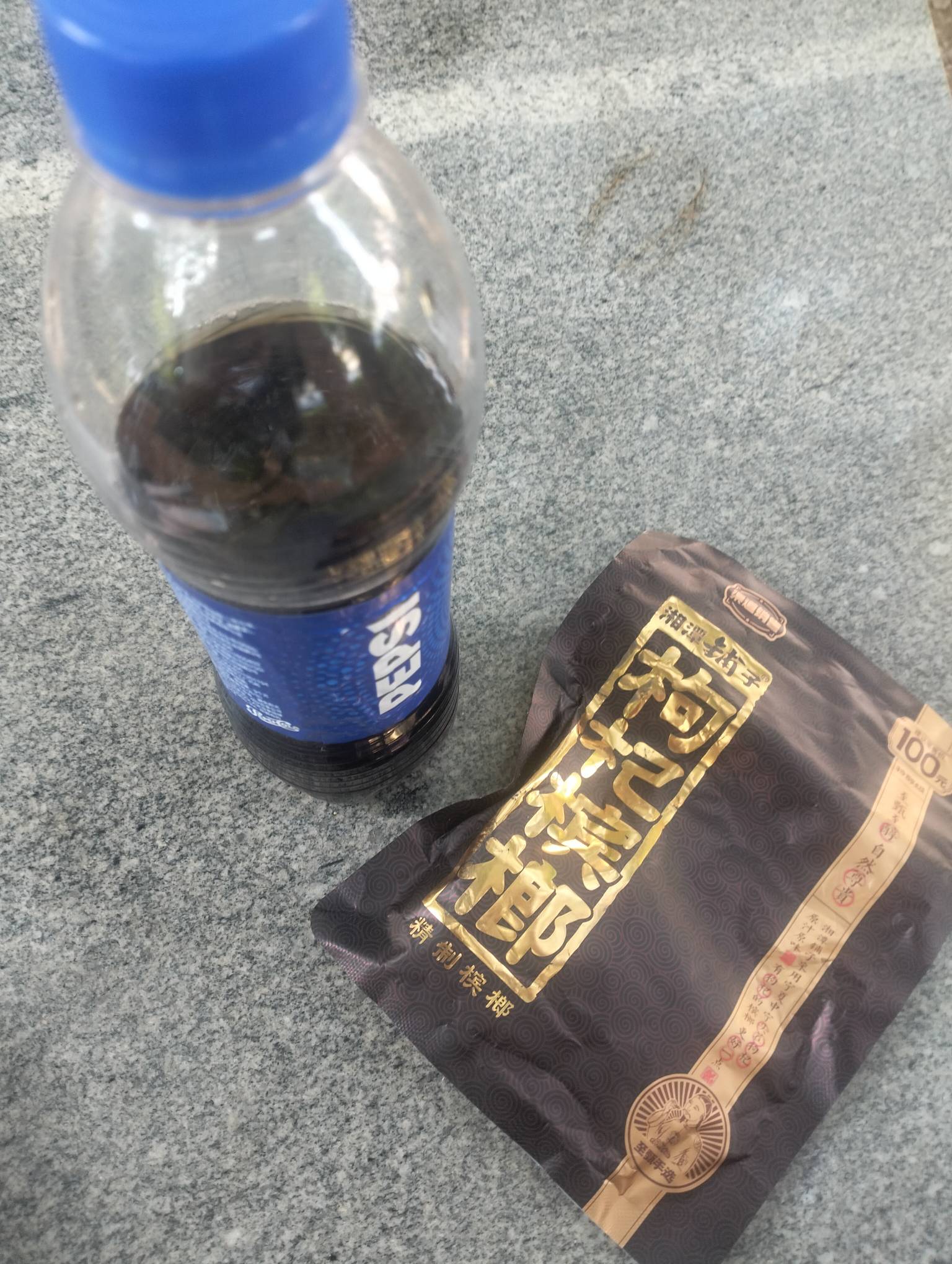 又是唐欢公园的一夜。饿醒了，有没有毛毛

36 / 作者:尛•牛•蛮 / 