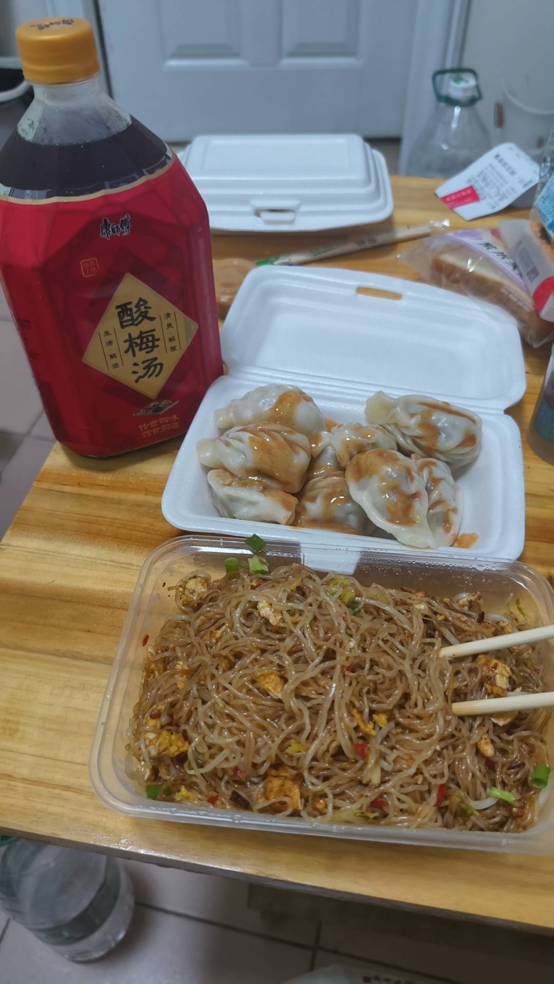 吃完这个炒粉有变年轻了十几岁

87 / 作者:挂比了救我鸭 / 