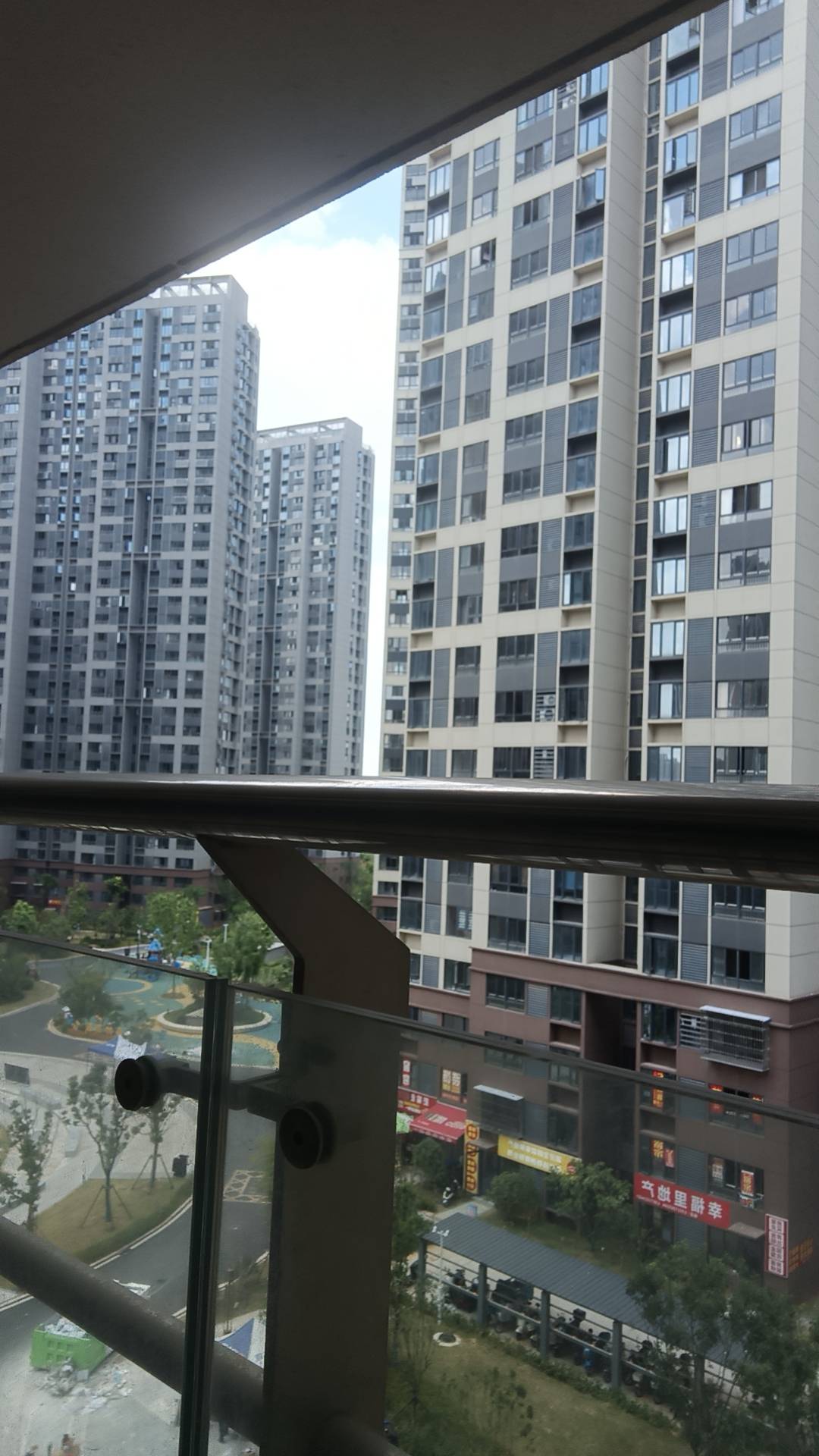 来武汉了有无在的老哥，长江储存，小工280，大工700一天，8小时，8+8

93 / 作者:，，鸡， / 
