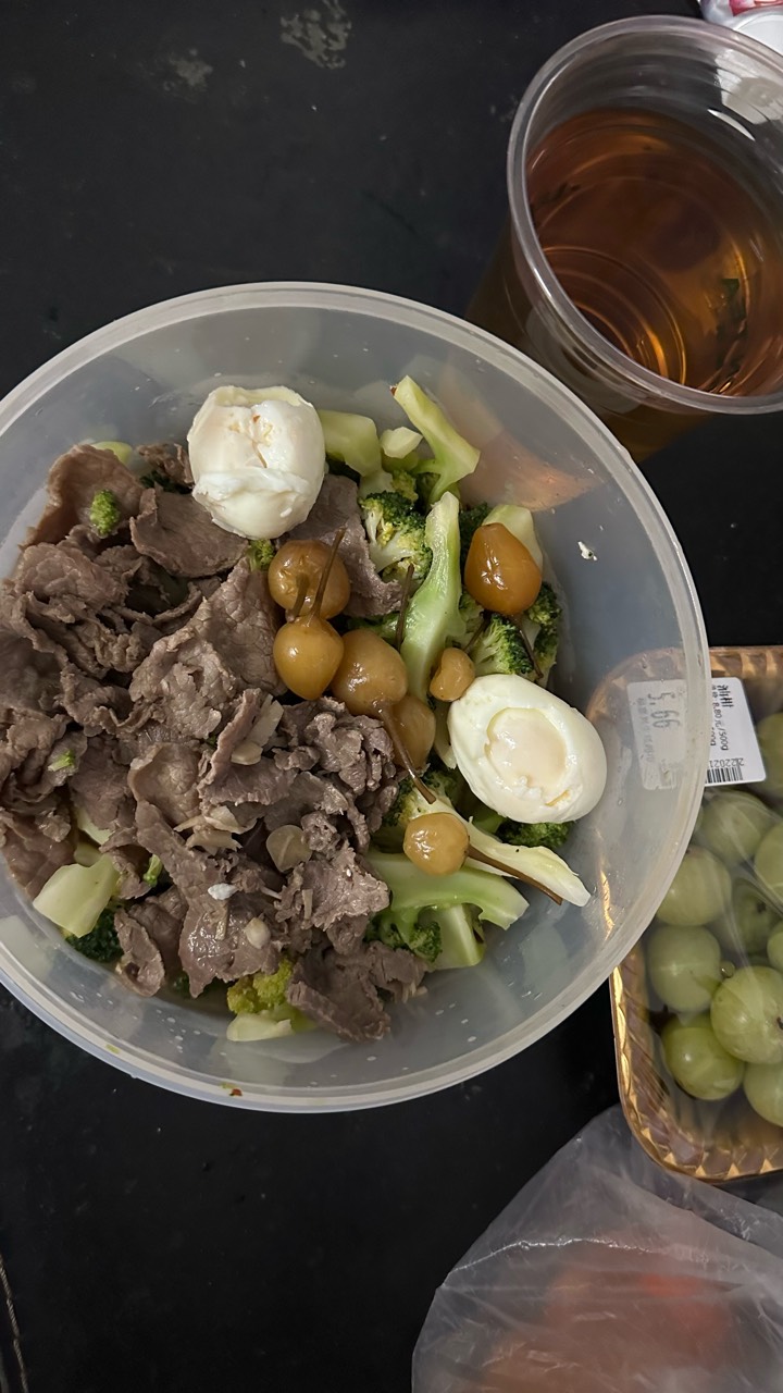 热得没胃口吃饭，吃点菜好了
10 / 作者:不知明的靓仔 / 