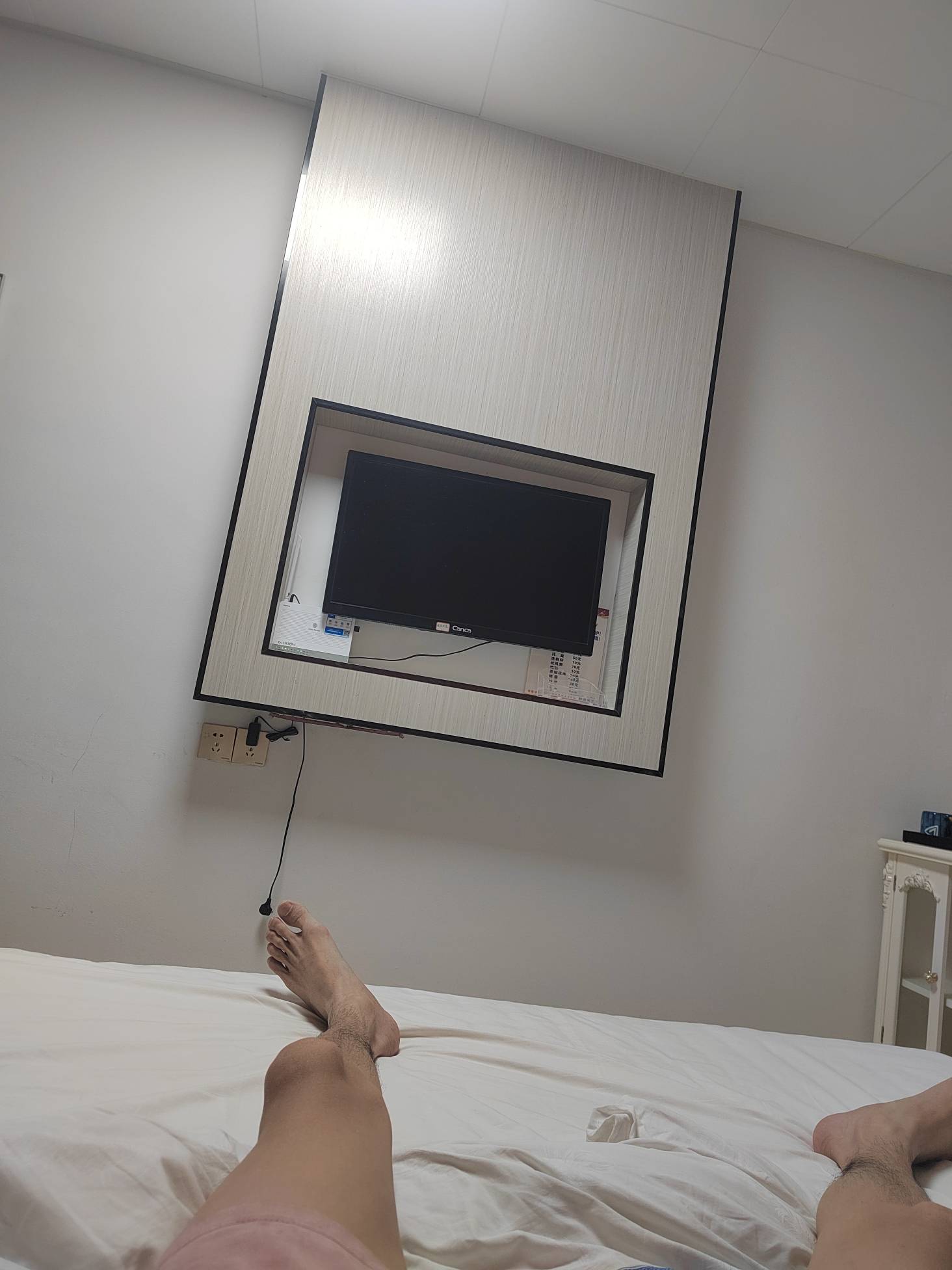 刚才下去买包烟，外面热冒烟了，还是躺在挂壁房吹空调舒服阿老哥们

79 / 作者:今年要发财 / 