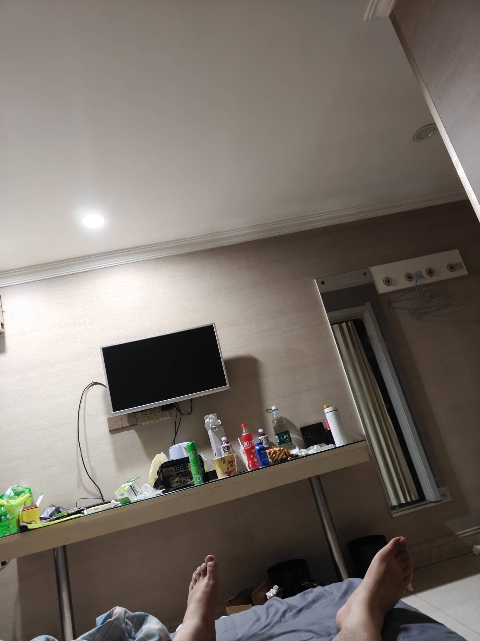 真的要开始流浪了！这宾馆住的发霉了，人都傻了！就想找个能长期挂逼不压抑的地方，老37 / 作者:真的好像笑 / 