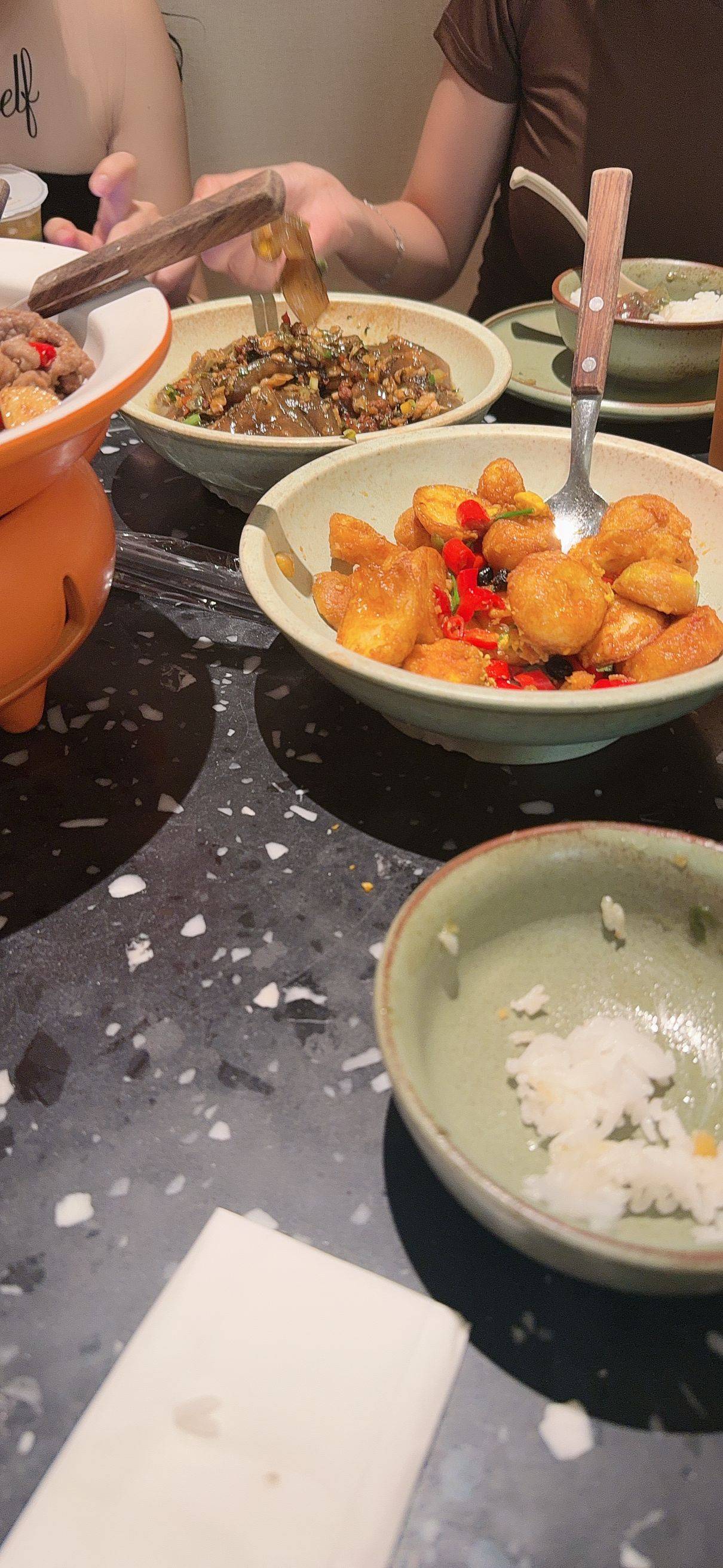 小仙女就喜欢漂亮饭，这顿又是几百块。不过晚上2f

94 / 作者:卡农无敌帅 / 