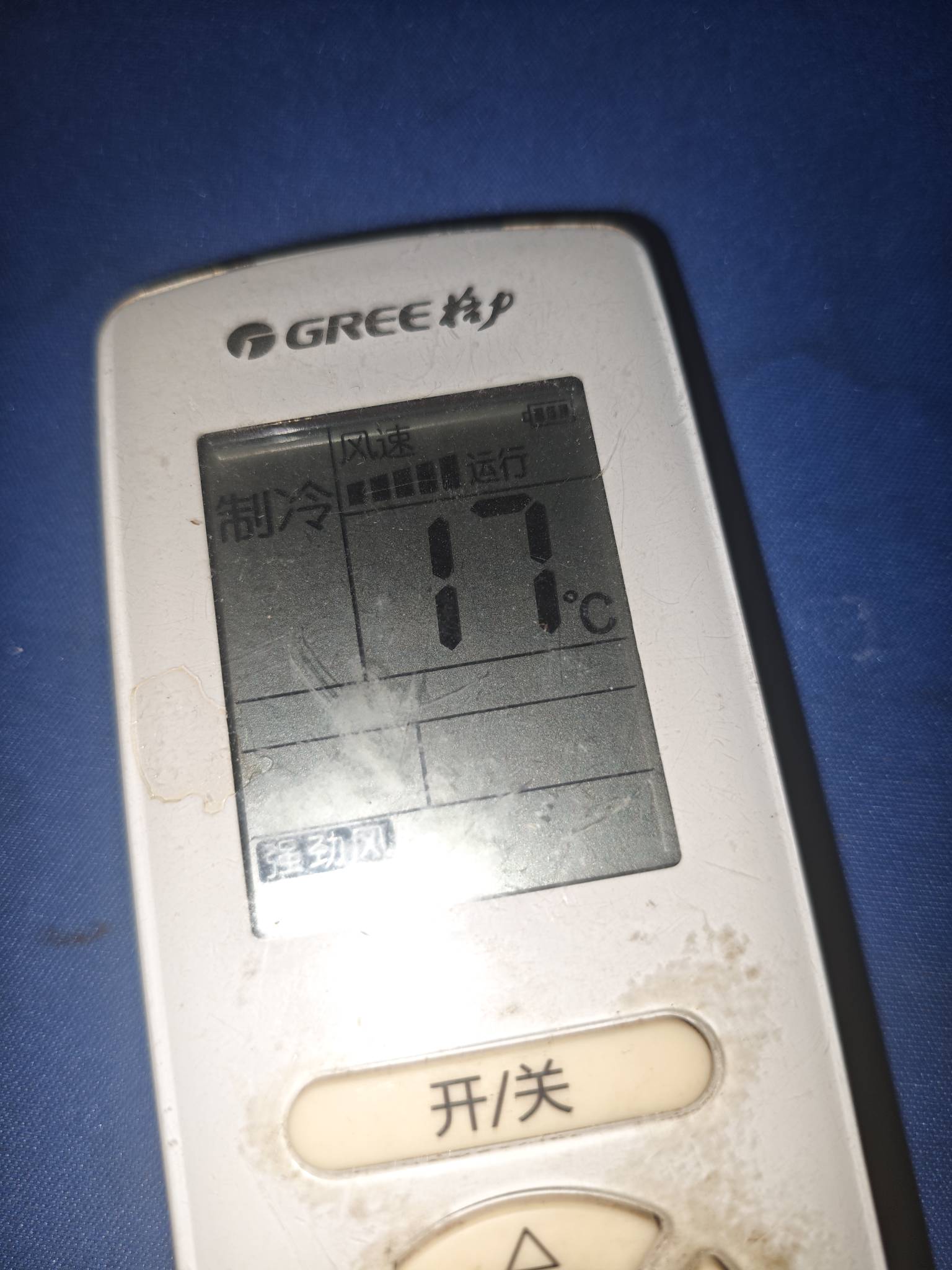 羡慕老哥们吹着空调看

5 / 作者:嘿嘿铪 / 