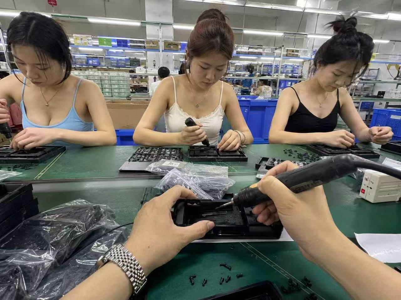 电子厂的吃这么香吗

100 / 作者:家乐 / 