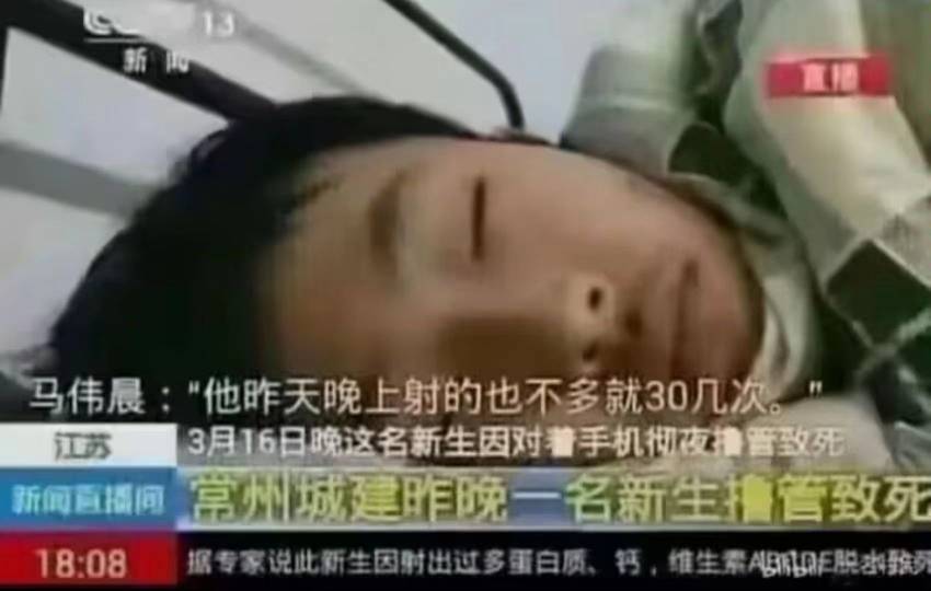 肯德基趴着睡了一会，醒来发现桌面上放了了一个汉堡，关键是里面没有馅。小可爱把里面66 / 作者:秦嘉妮前男友 / 