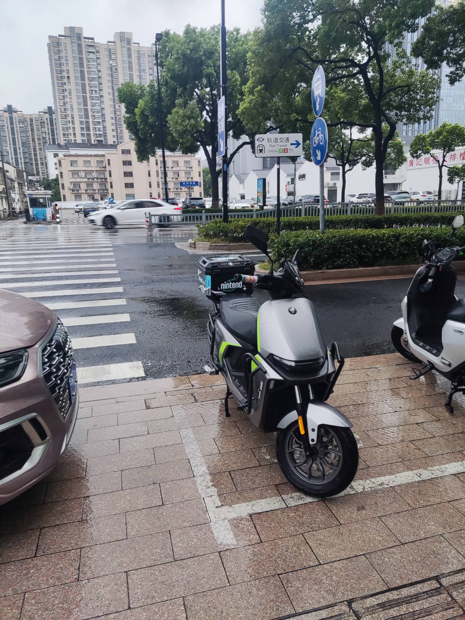 出门看了下这也没咋下雨啊怎么✓8外卖全关了，在门口看到好多淘宝闪购还在那一边游荡75 / 作者:麻将糊了333 / 