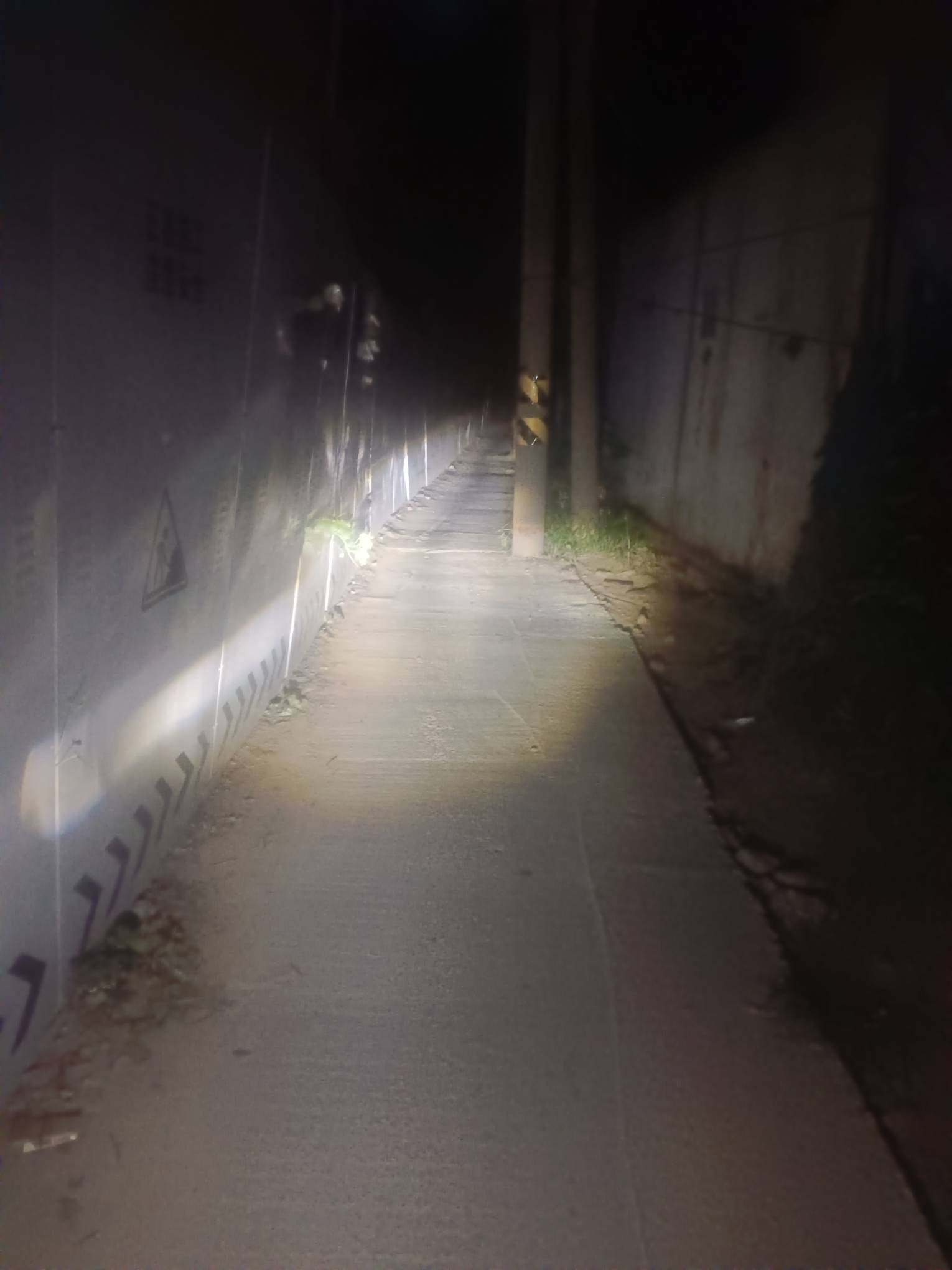 老哥们刚刚下外卖1.5公里路被暑假工说鸟不拉屎地方

32 / 作者:哈哈，买东西 / 