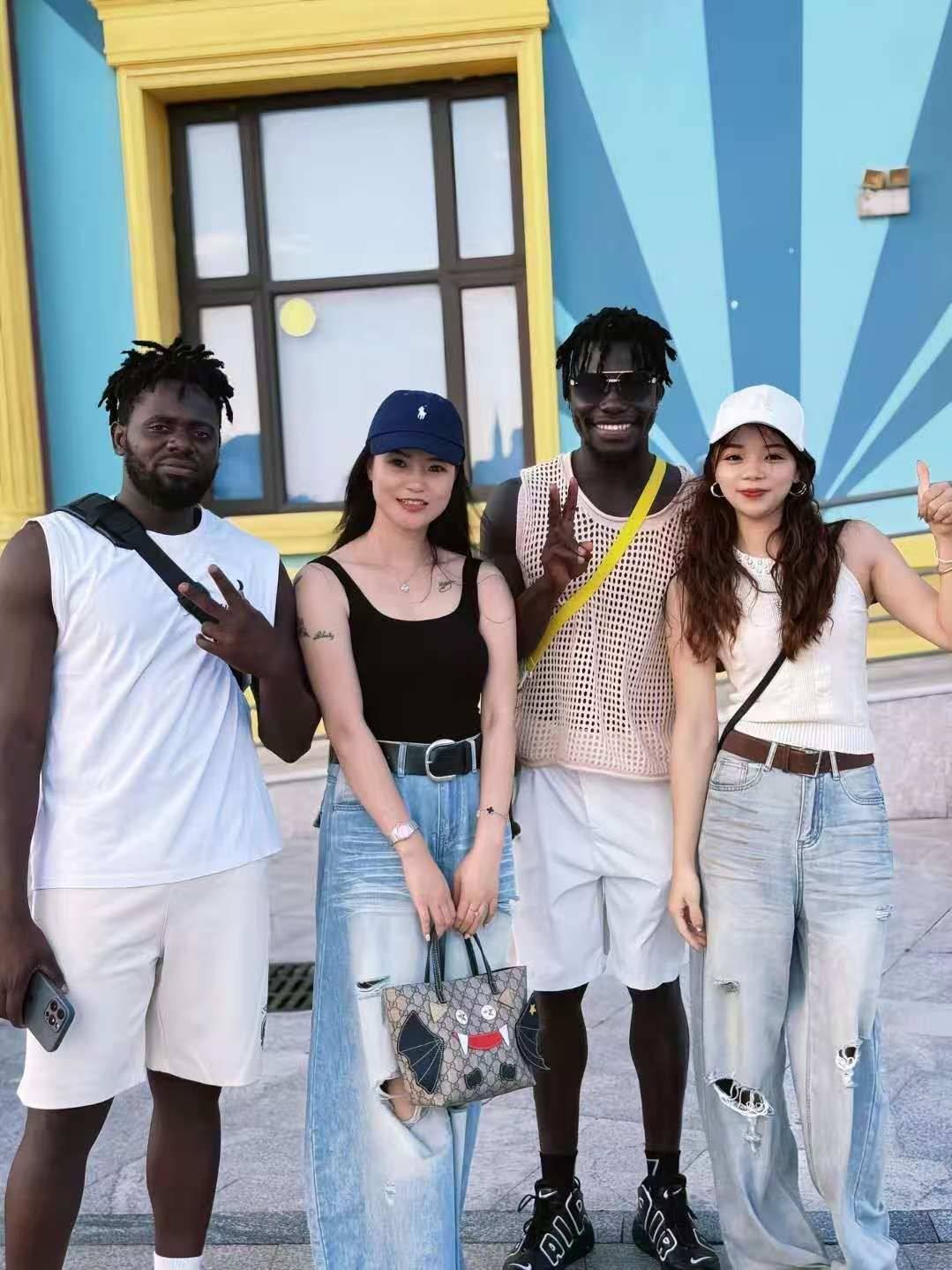 老哥们。没去过广州，广州黑人真的很多吗？
70 / 作者:诸葛曹操 / 
