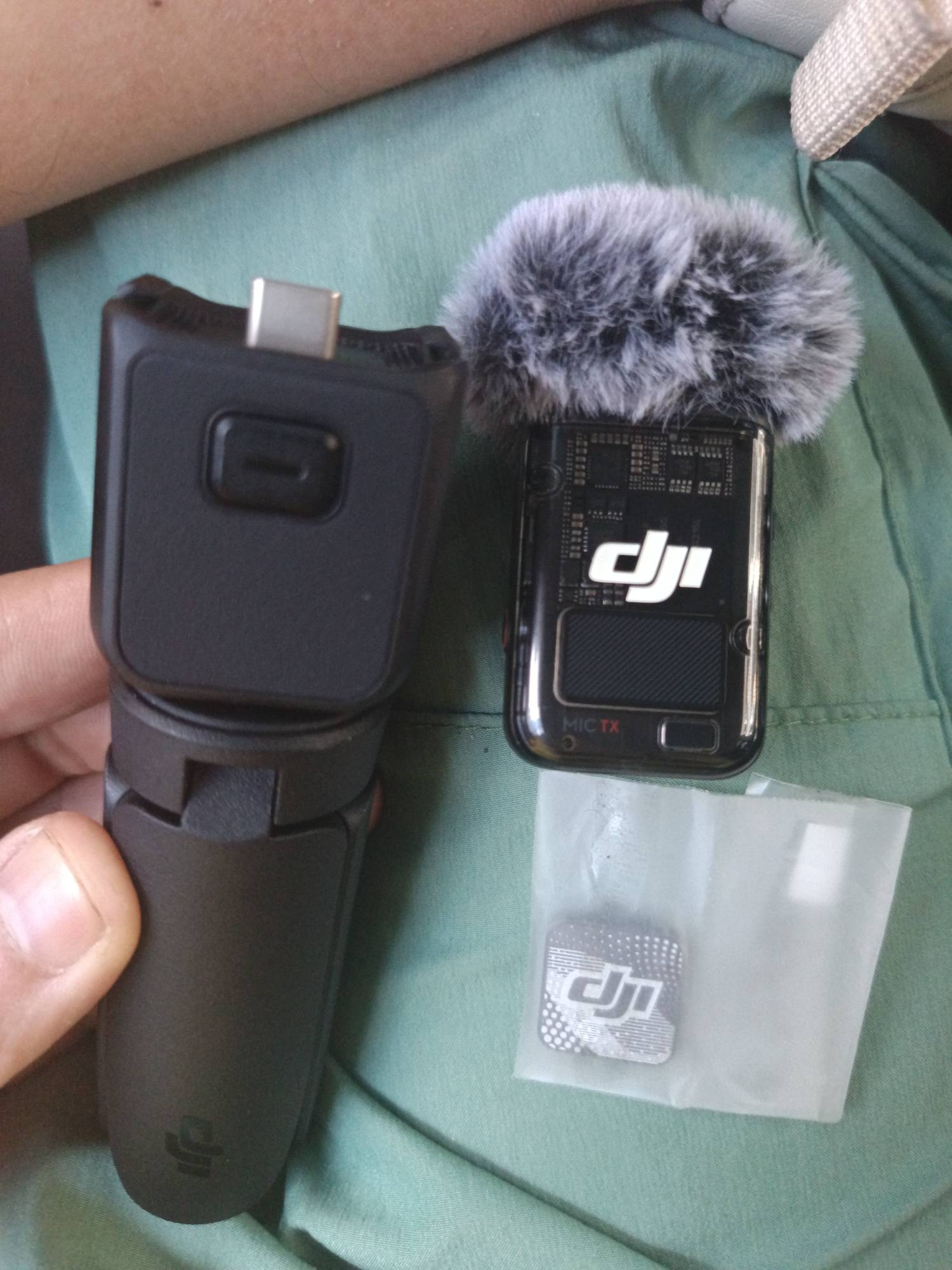 在路上捡到的这个大疆发射器，闲鱼挂300，有人出200，卖还是不卖啊？

34 / 作者:浪花的泡沫、 / 