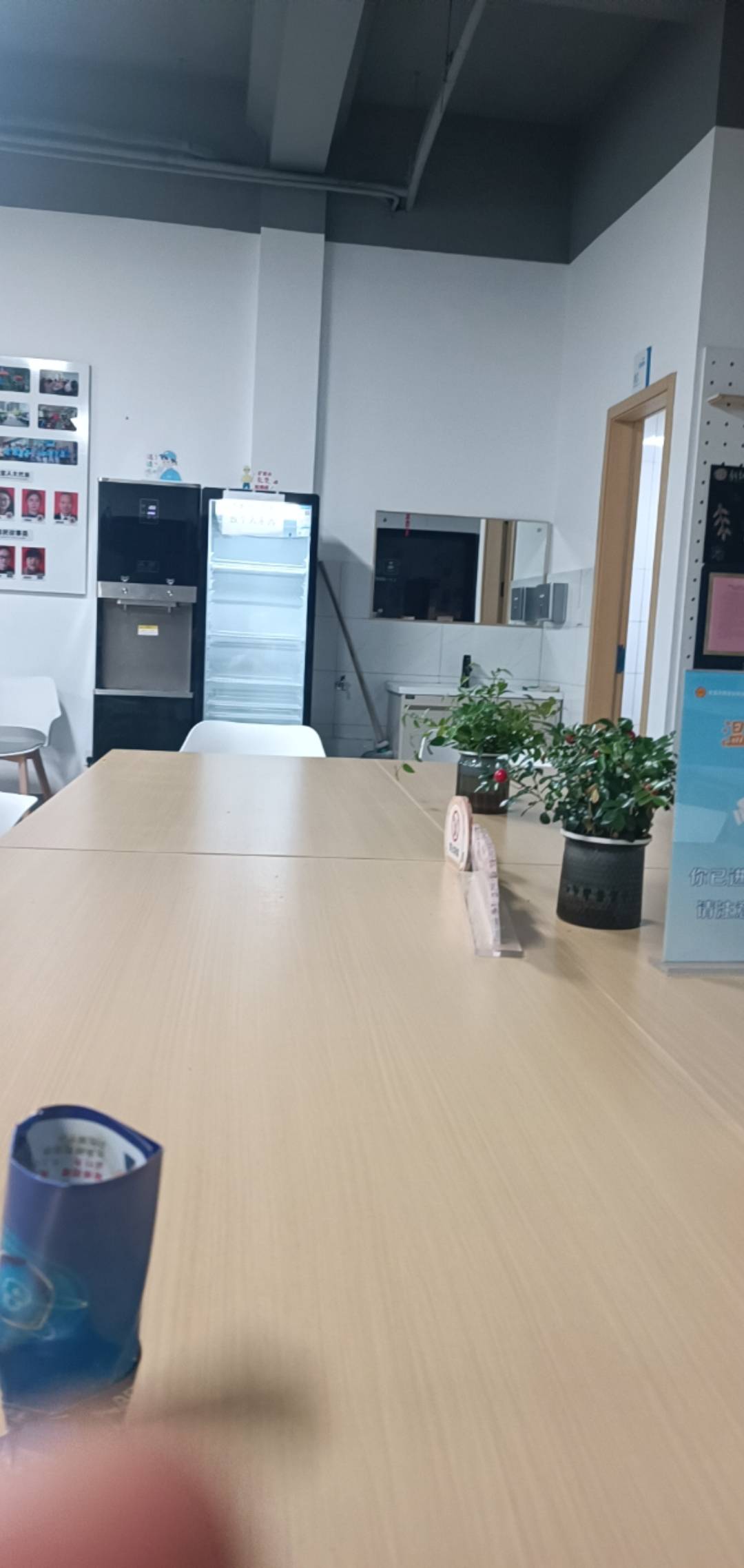 这驿站24小时开着的，还真是挂b圣地啊，洗手间，厕所，冰箱，纯净水，开水，空调也是274 / 作者:卡农18老哥 / 
