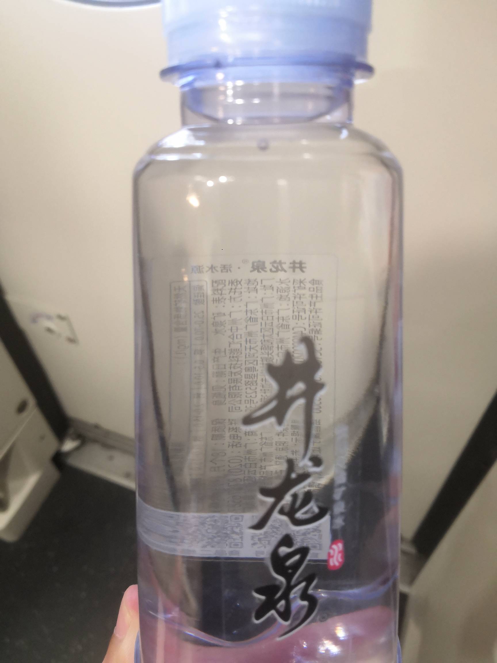 申请羊毛久了  在高铁站等车，看到贩卖机零申请一瓶水就心痒，就要必须要拿下，感觉有5 / 作者:陈小刀99 / 