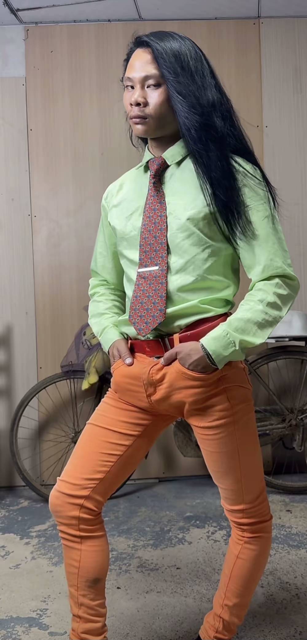 老哥们，来吧，我觉得卡农找几个奇形怪状的老哥很容易，我就长得挺奇形怪状的，还有没34 / 作者:从简从简 / 