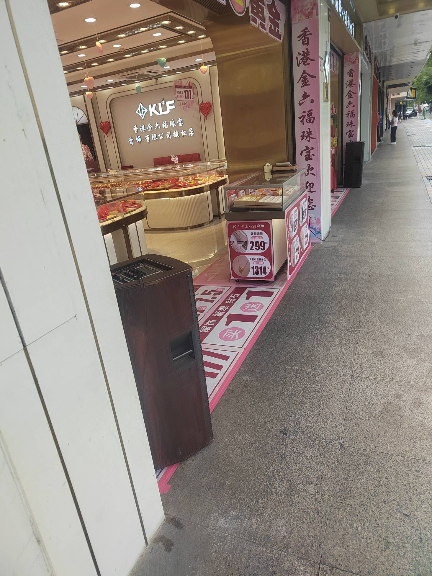 老哥们你们搞到米的时候你们会疯狂消费吗

50 / 作者:今年要发财 / 