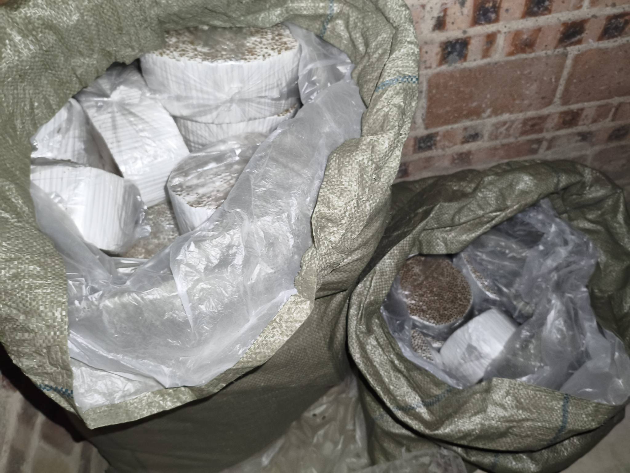兄弟们，哪里可以买散烟。超市的太贵了抽不起了
91 / 作者:永恒yi / 