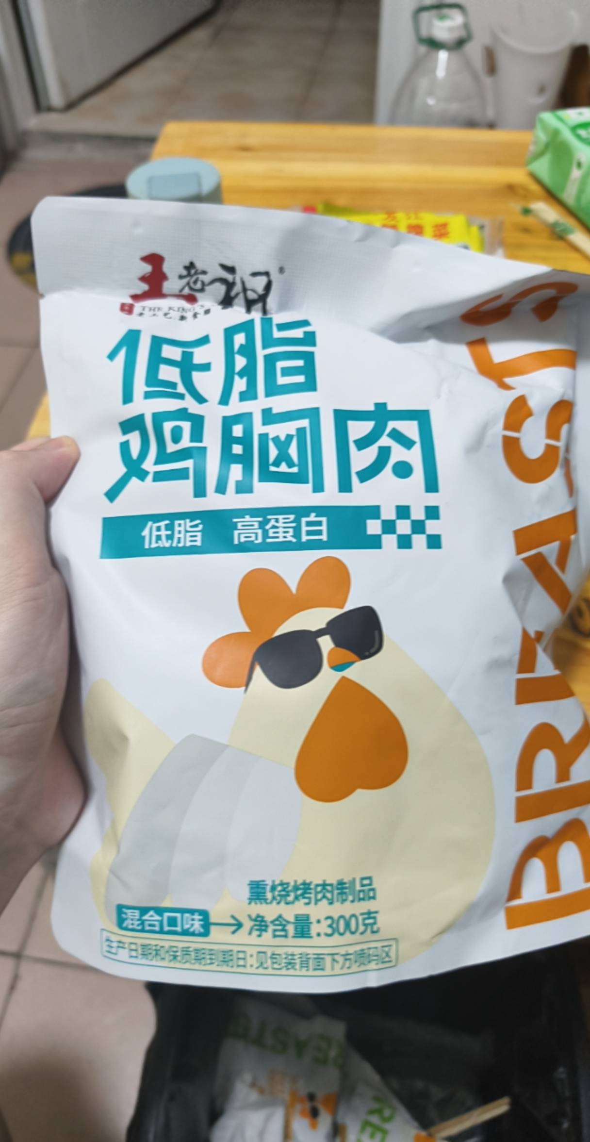 老哥们在路边捡到了2包鸡胸肉，怎么办？还是独立包装的



23 / 作者:挂比了救我鸭 / 