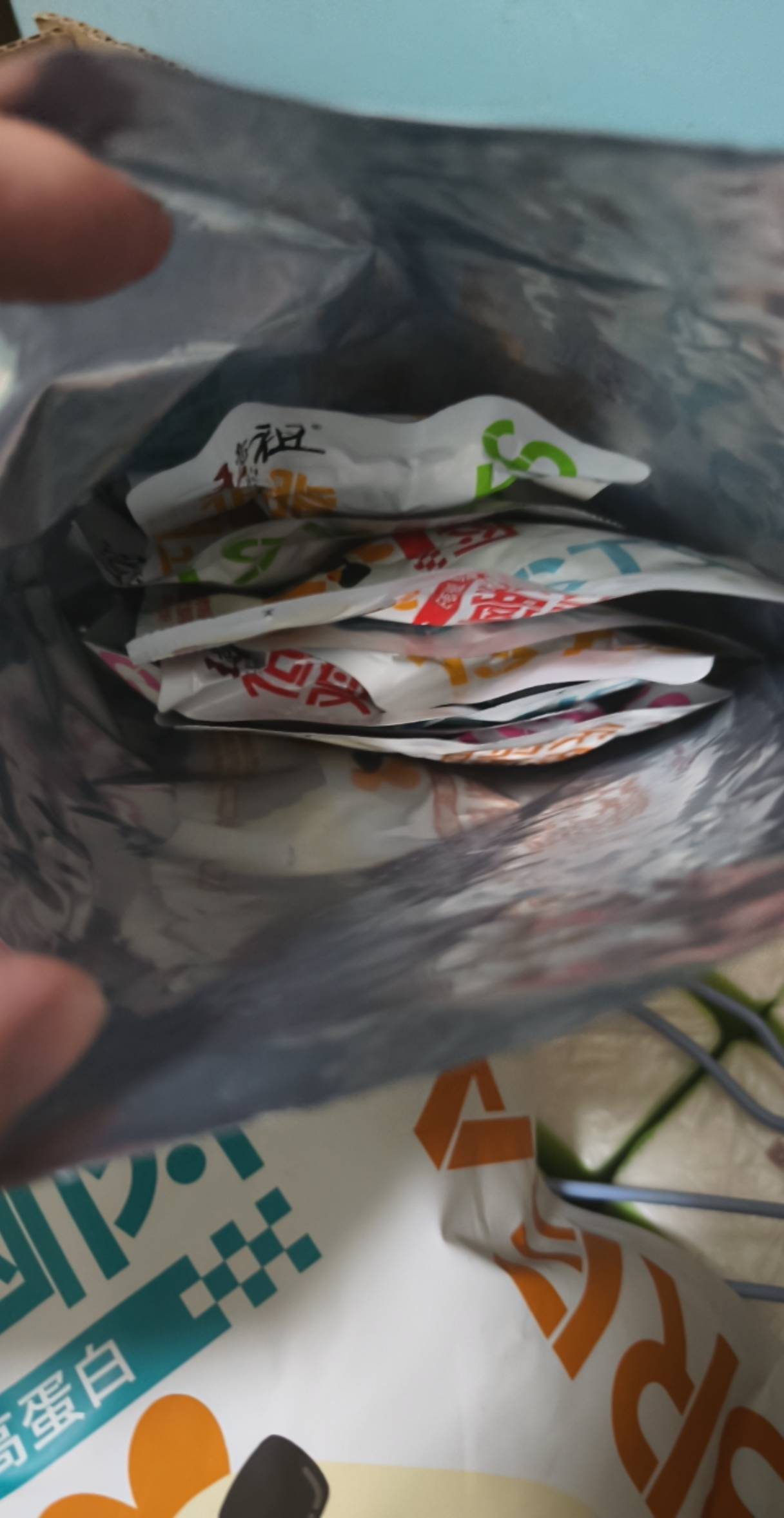 老哥们在路边捡到了2包鸡胸肉，怎么办？还是独立包装的



66 / 作者:挂比了救我鸭 / 